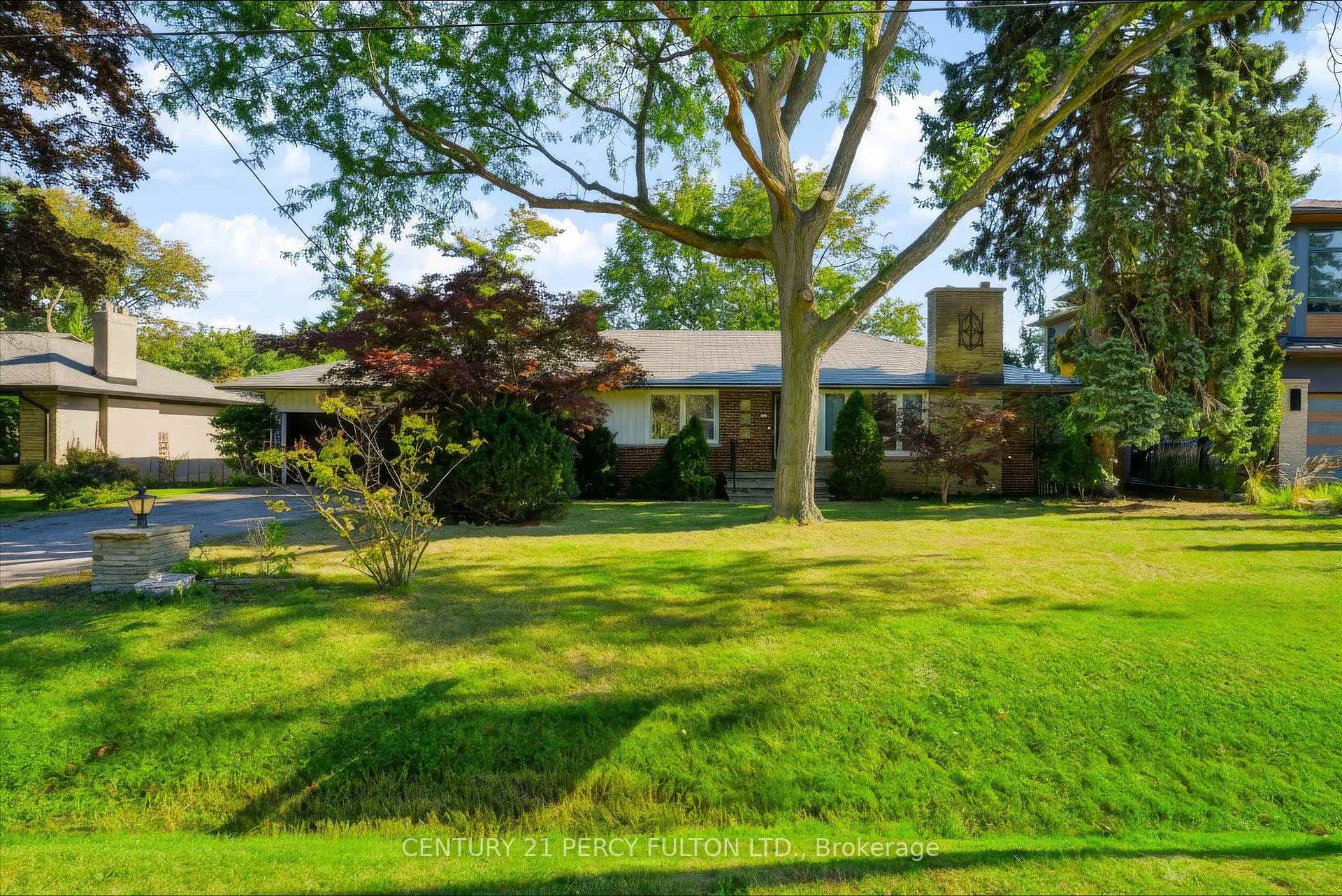 Photo 2 of 1503 Lochlin Trail, Mississauga, Mineola — HOMEH
