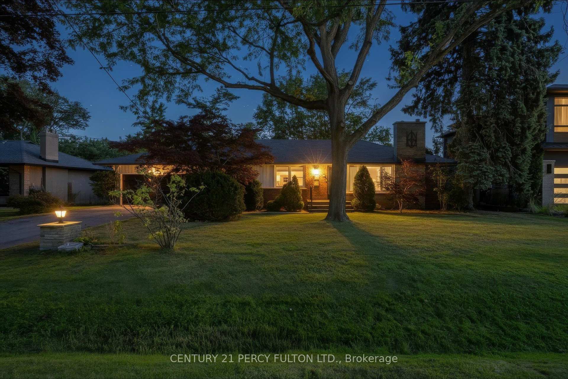 Photo 3 of 1503 Lochlin Trail, Mississauga, Mineola — HOMEH