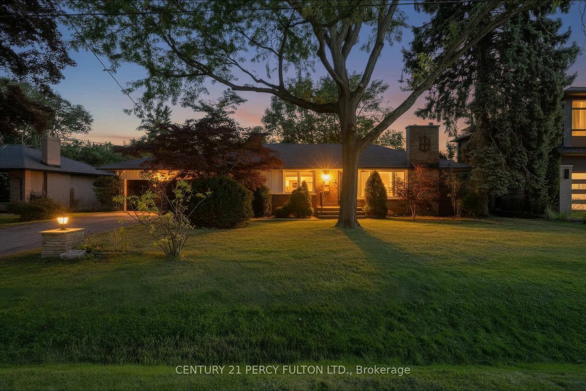 Photo 4 of 1503 Lochlin Trail, Mississauga, Mineola — HOMEH