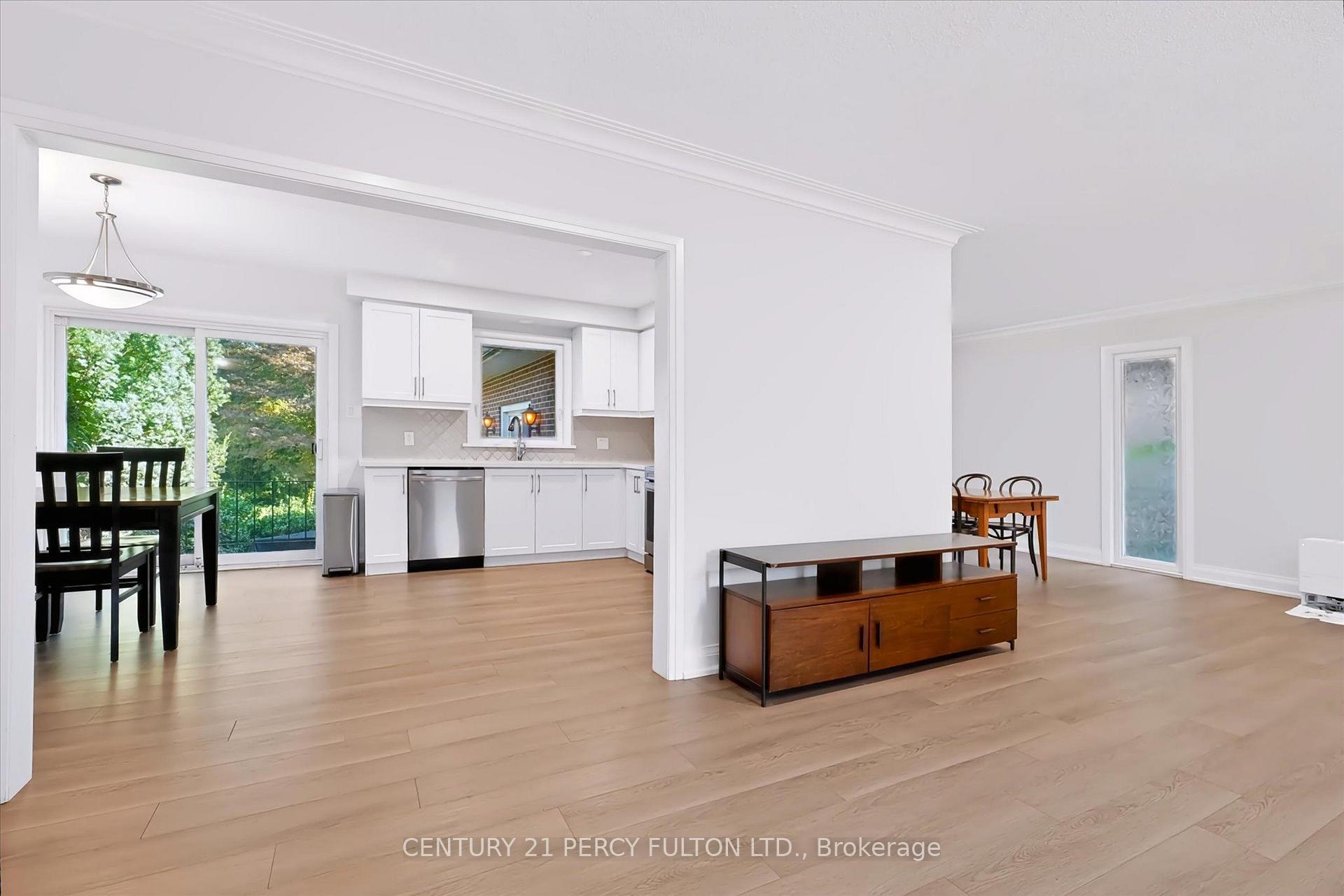 Photo 10 of 1503 Lochlin Trail, Mississauga, Mineola — HOMEH