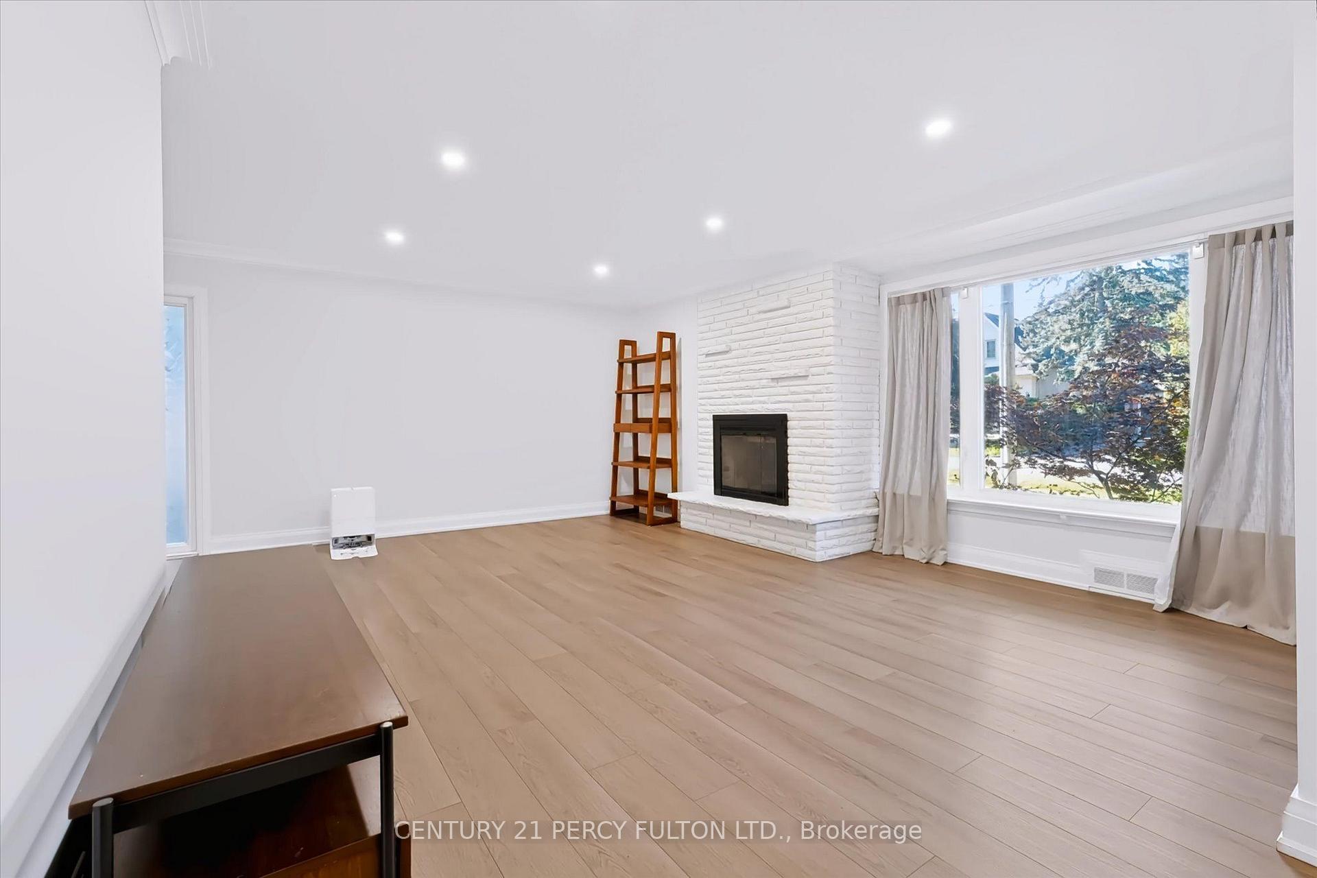 Photo 11 of 1503 Lochlin Trail, Mississauga, Mineola — HOMEH