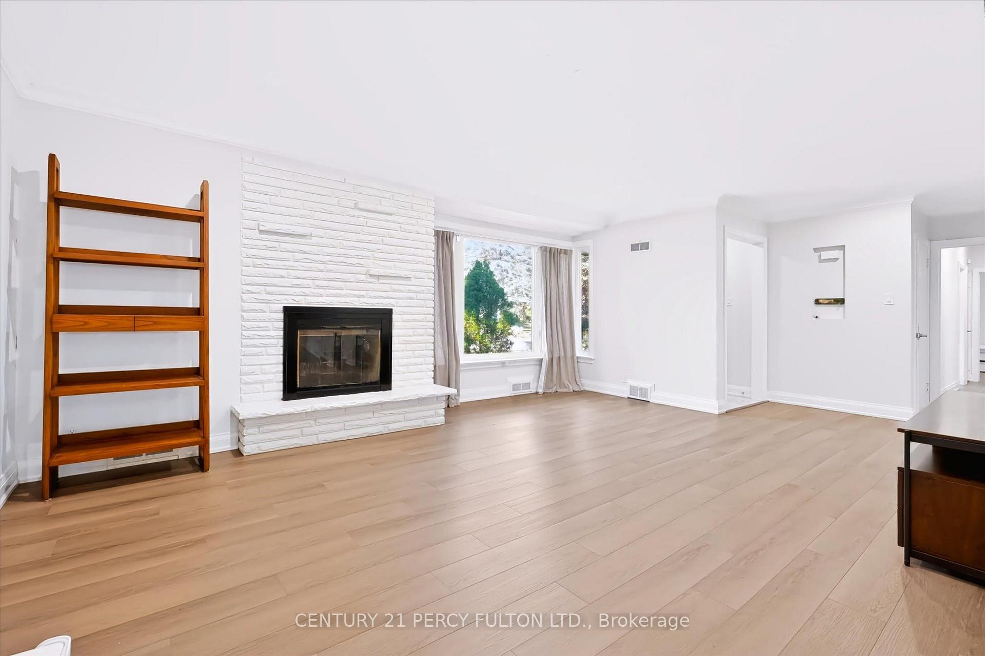 Photo 13 of 1503 Lochlin Trail, Mississauga, Mineola — HOMEH