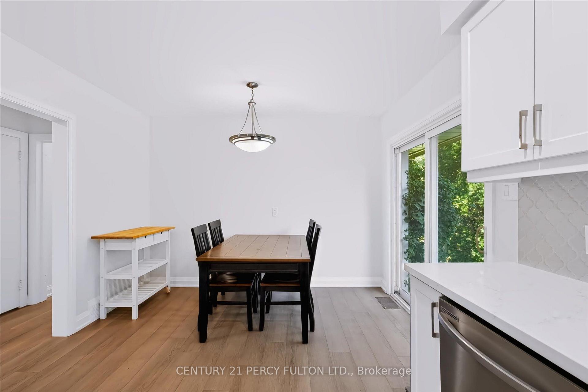 Photo 21 of 1503 Lochlin Trail, Mississauga, Mineola — HOMEH