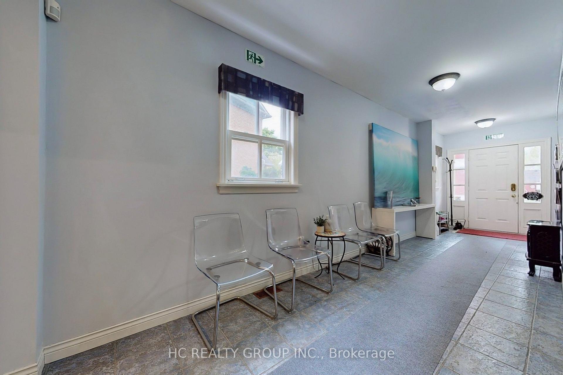Photo 3 of 10 Station Lane, Markham, Unionville — HOMEH
