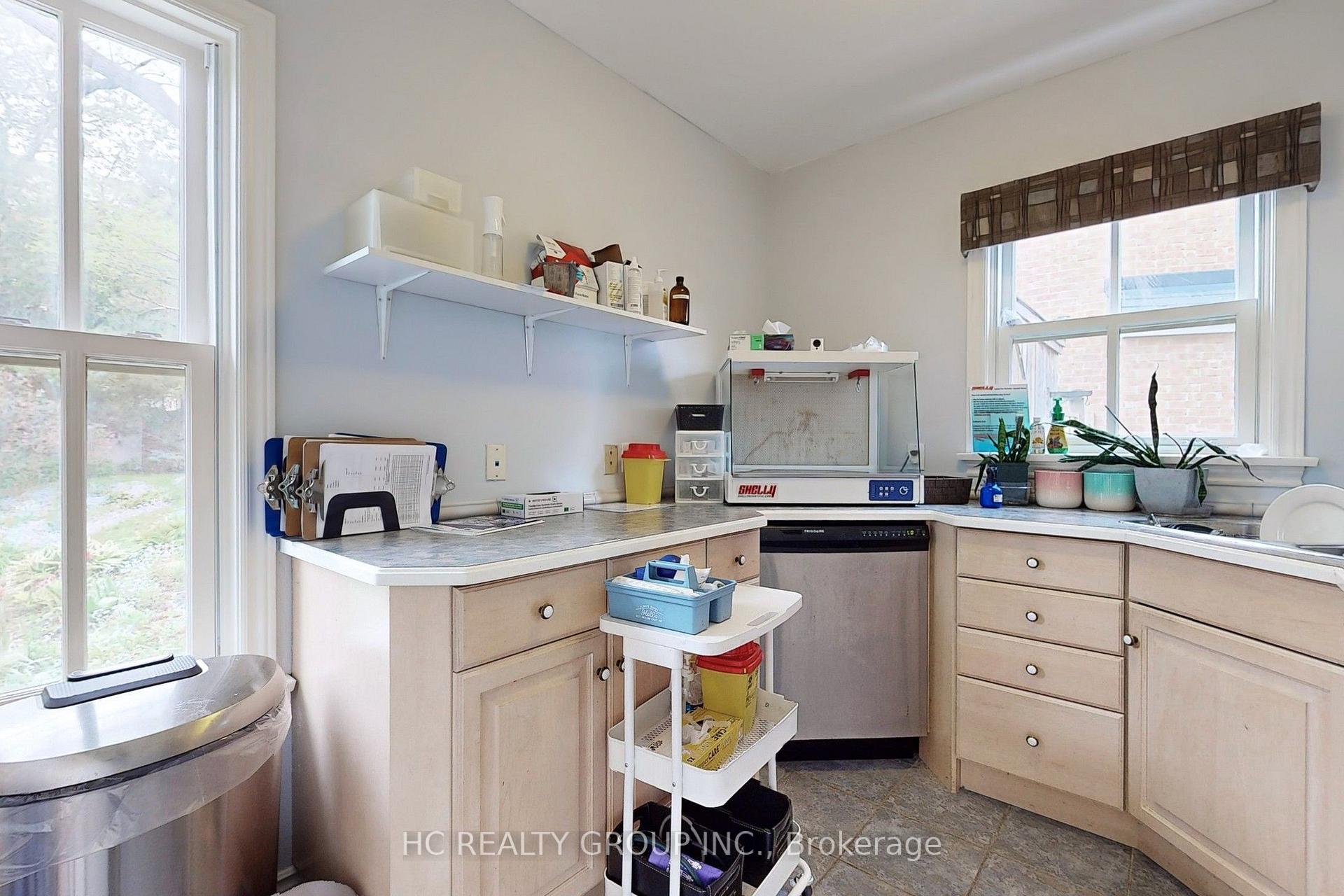 Photo 12 of 10 Station Lane, Markham, Unionville — HOMEH