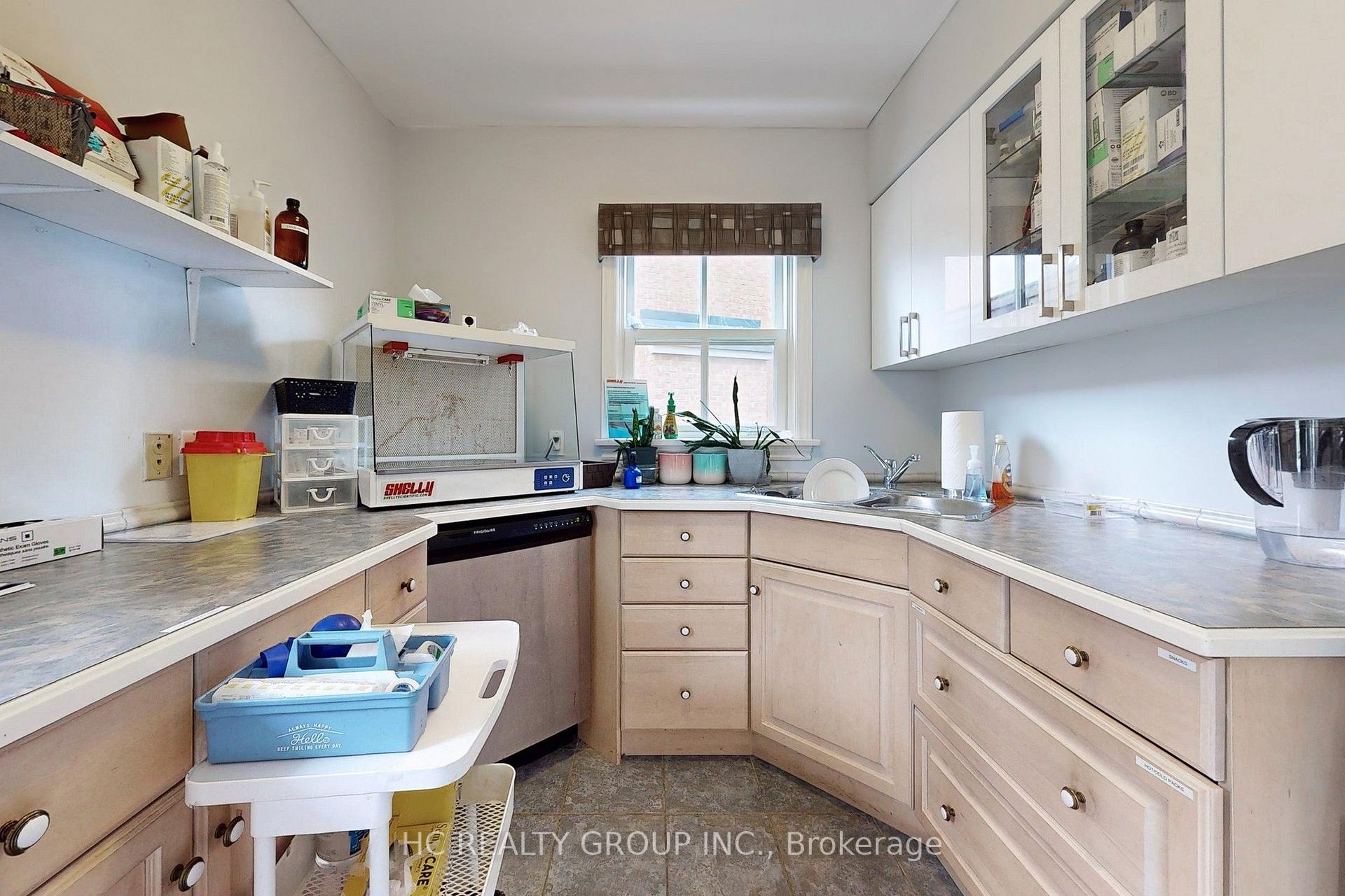 Photo 13 of 10 Station Lane, Markham, Unionville — HOMEH