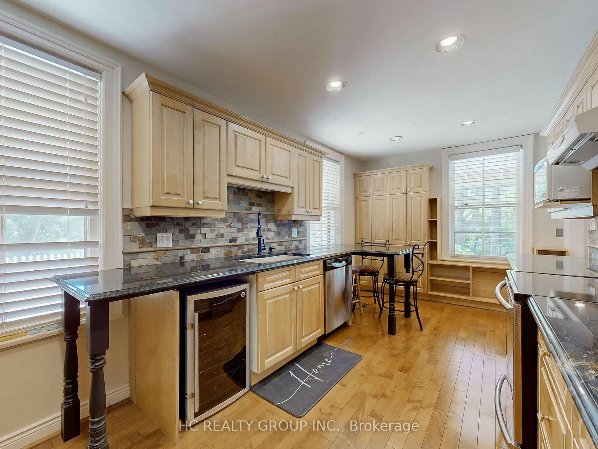 Photo 32 of 10 Station Lane, Markham, Unionville — HOMEH