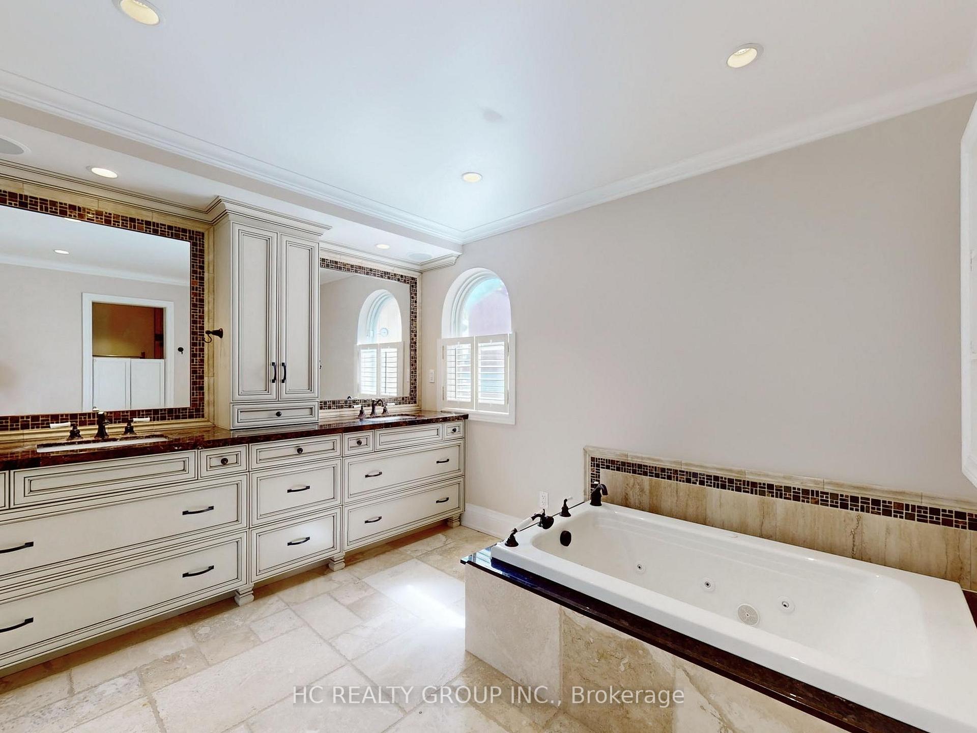 Photo 40 of 10 Station Lane, Markham, Unionville — HOMEH