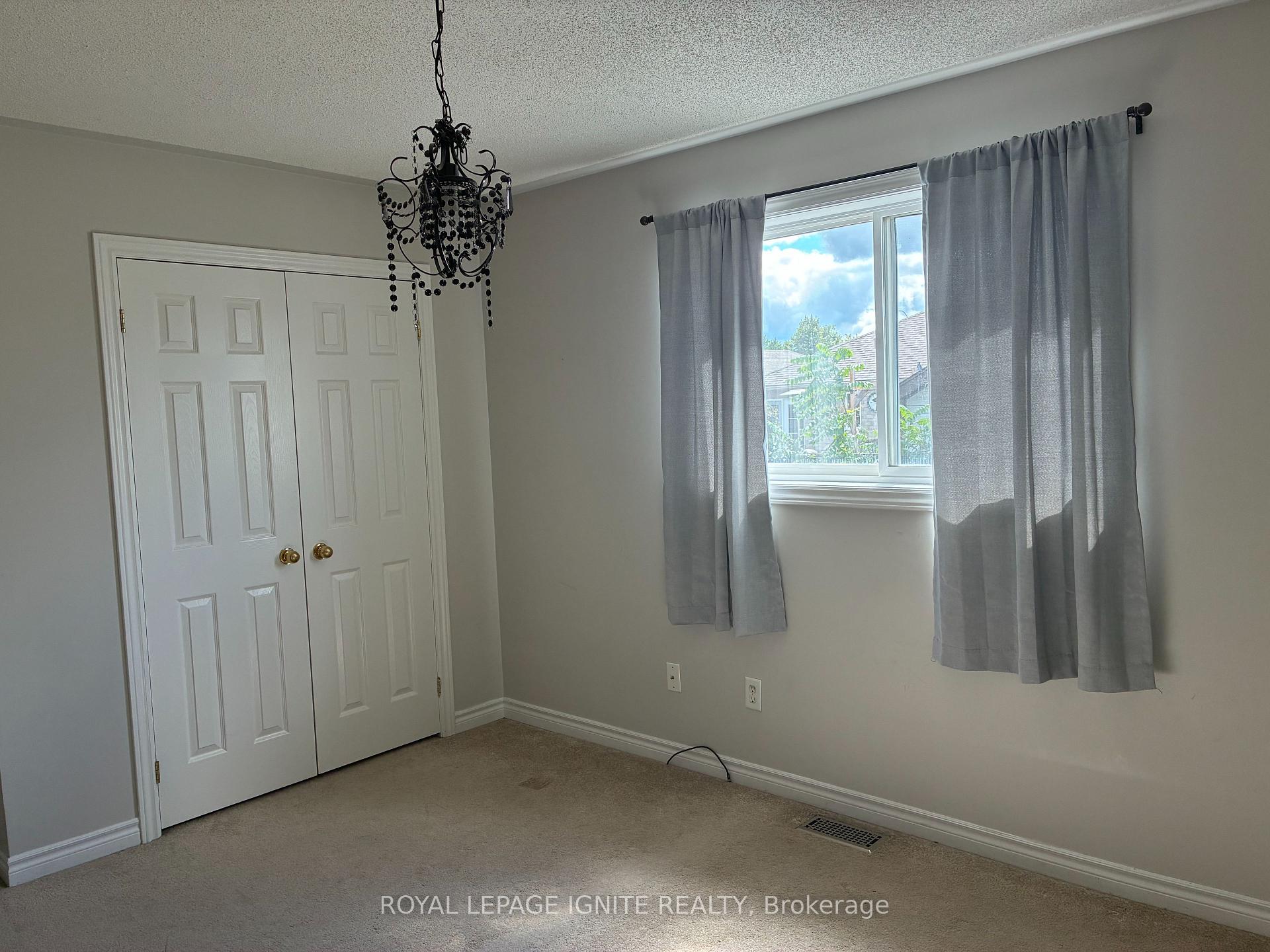 Photo 20 of 114 Bird Street, Barrie, Edgehill Drive — HOMEH