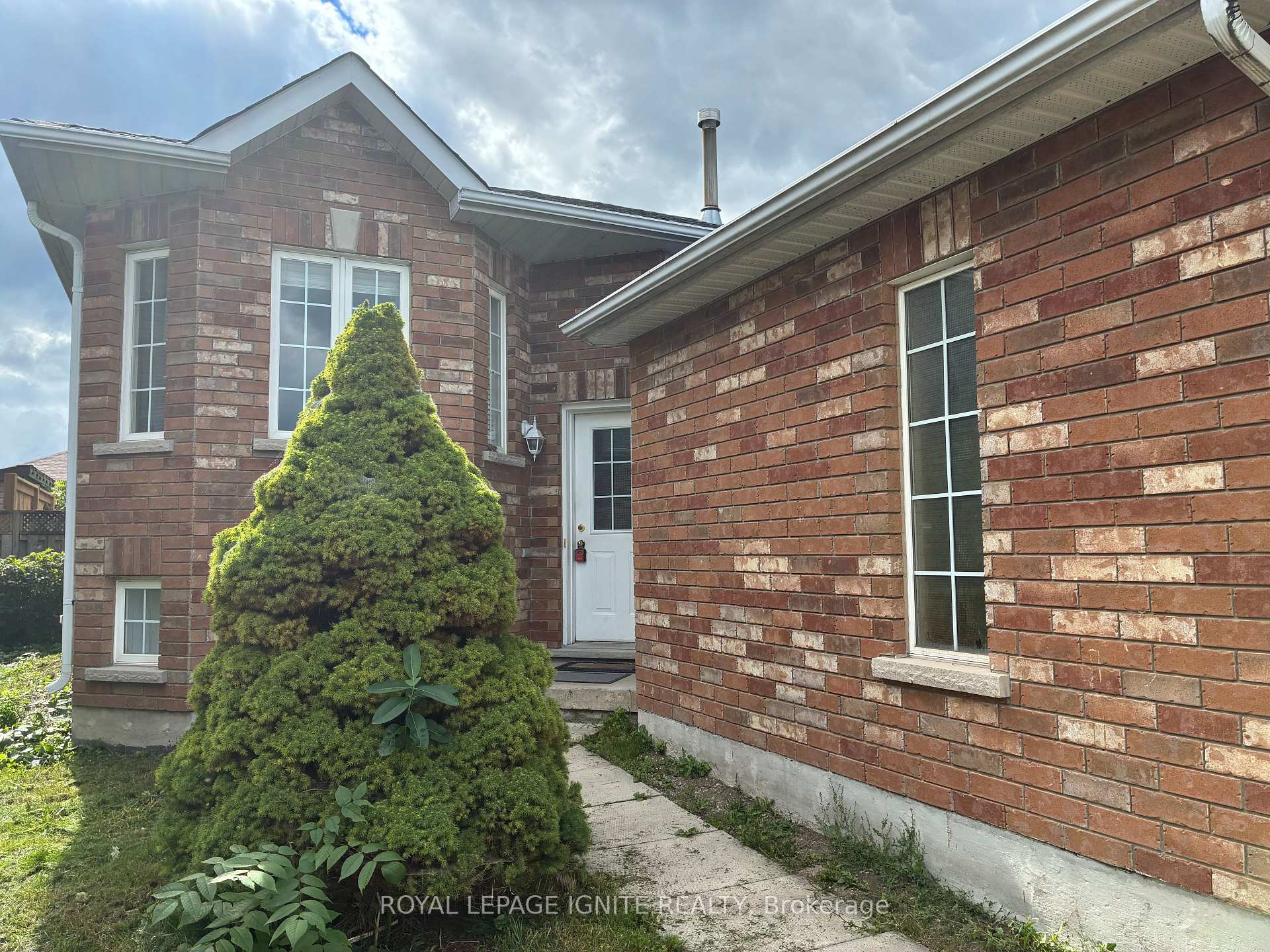 Photo 32 of 114 Bird Street, Barrie, Edgehill Drive — HOMEH