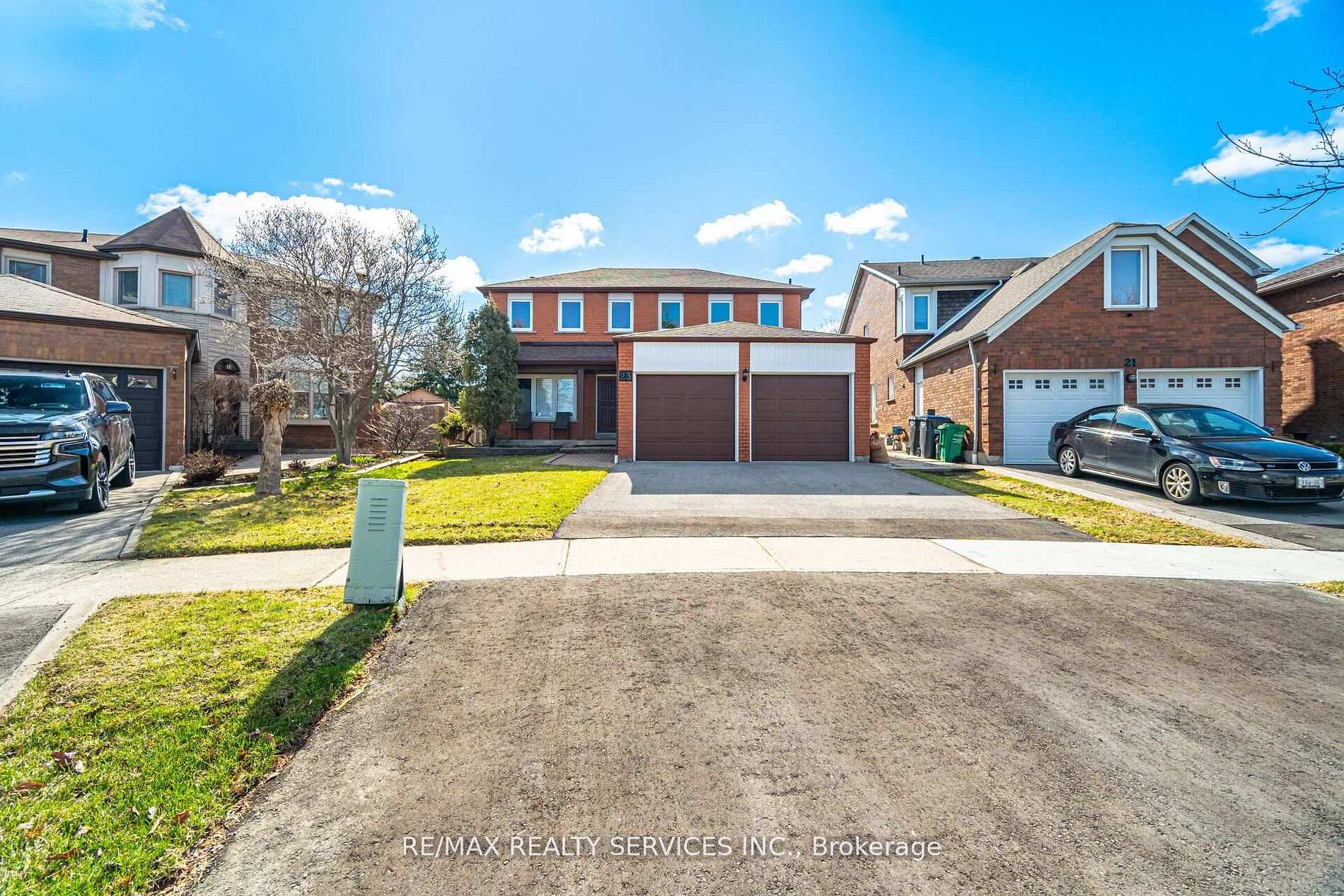 Photo 2 of 23 Newbury Crescent, Brampton, Westgate — HOMEH