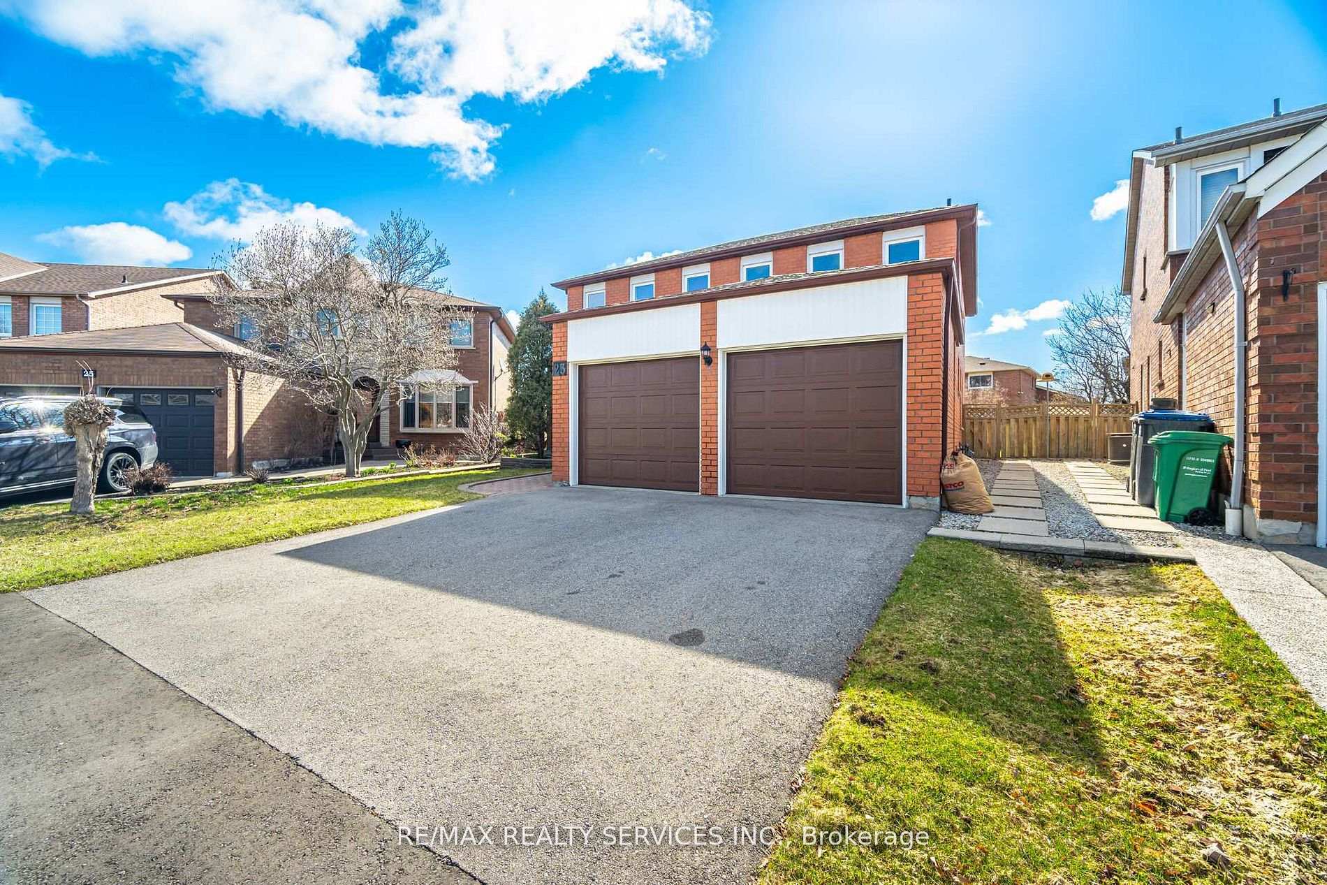 Photo 3 of 23 Newbury Crescent, Brampton, Westgate — HOMEH