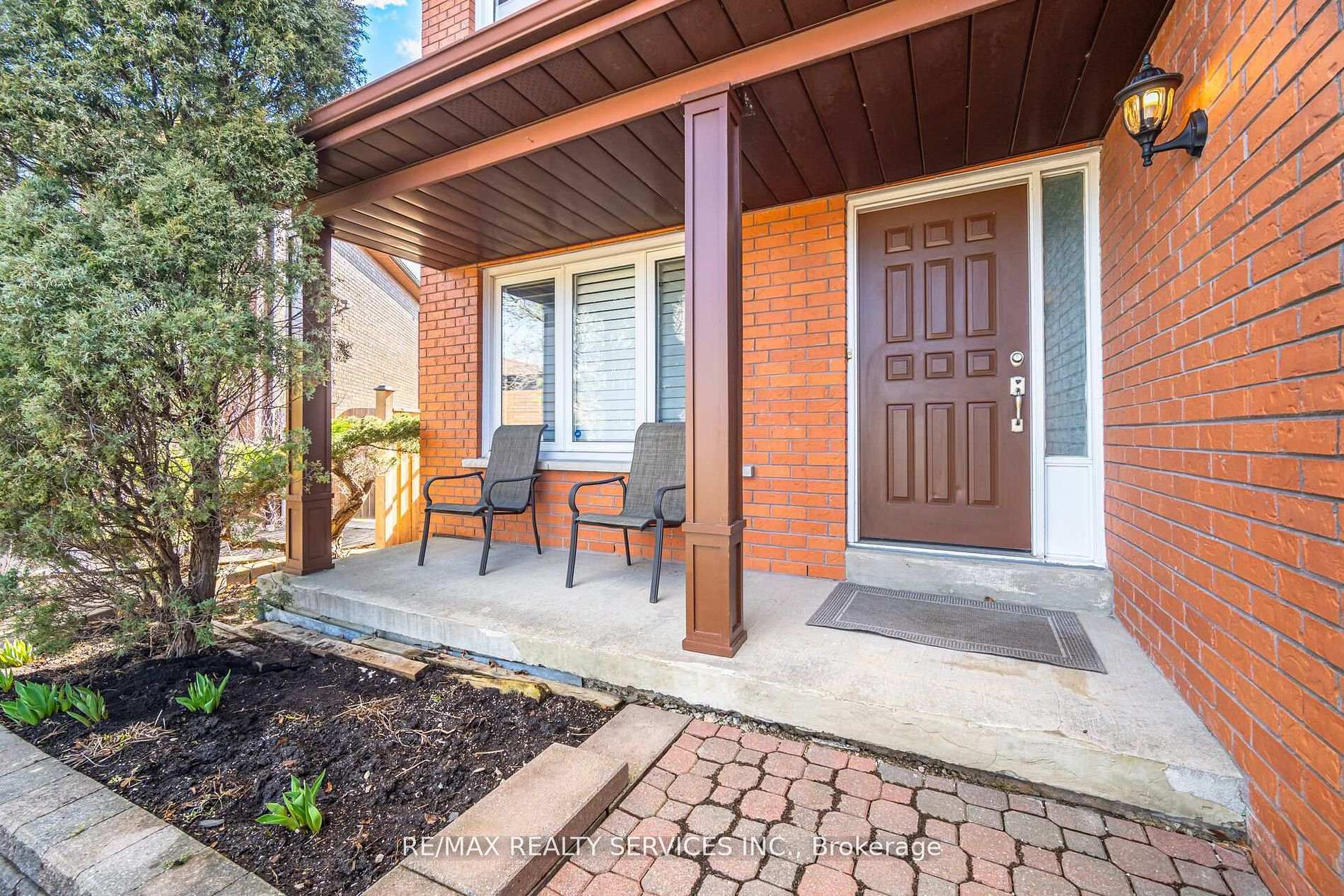 Photo 4 of 23 Newbury Crescent, Brampton, Westgate — HOMEH