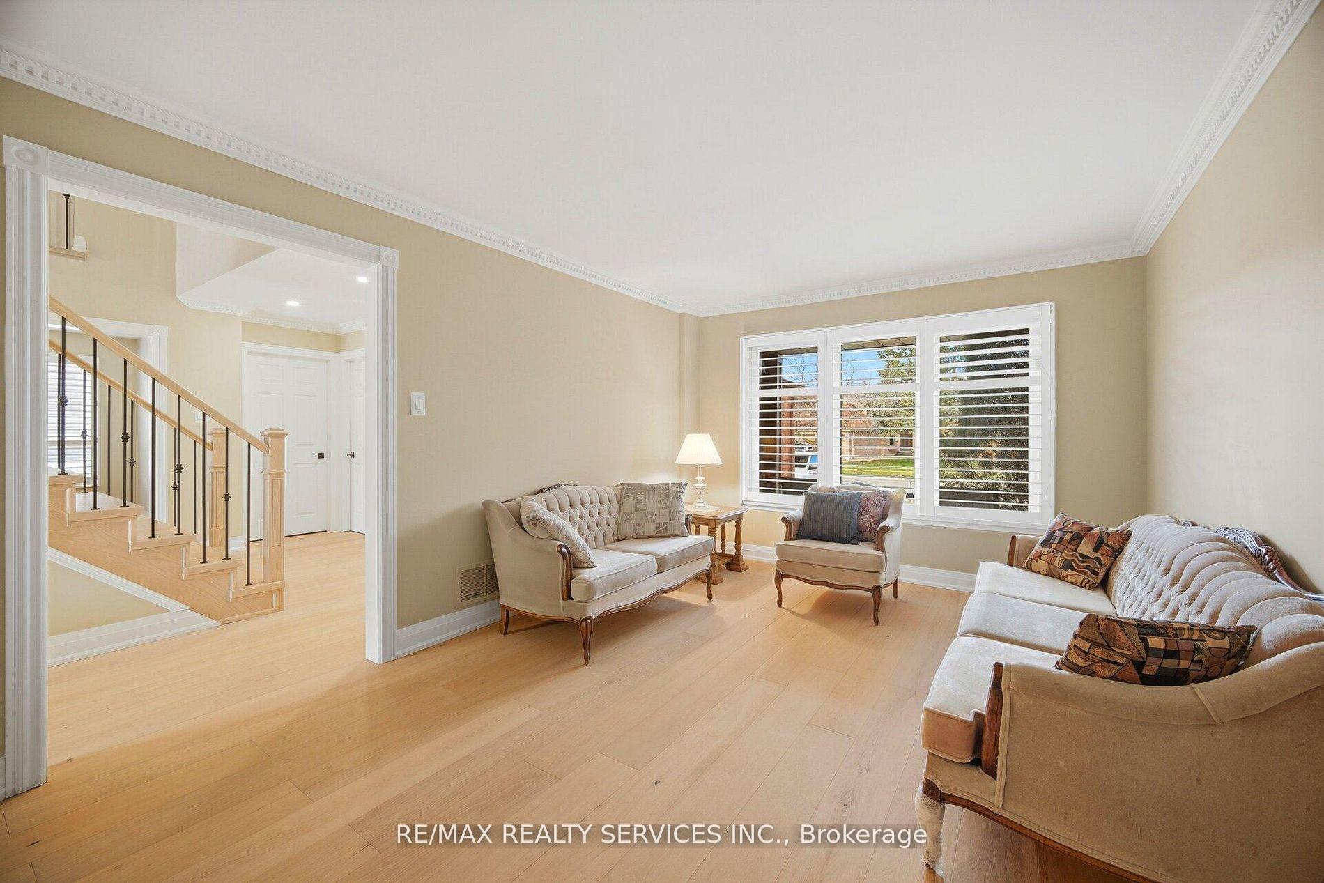 Photo 9 of 23 Newbury Crescent, Brampton, Westgate — HOMEH