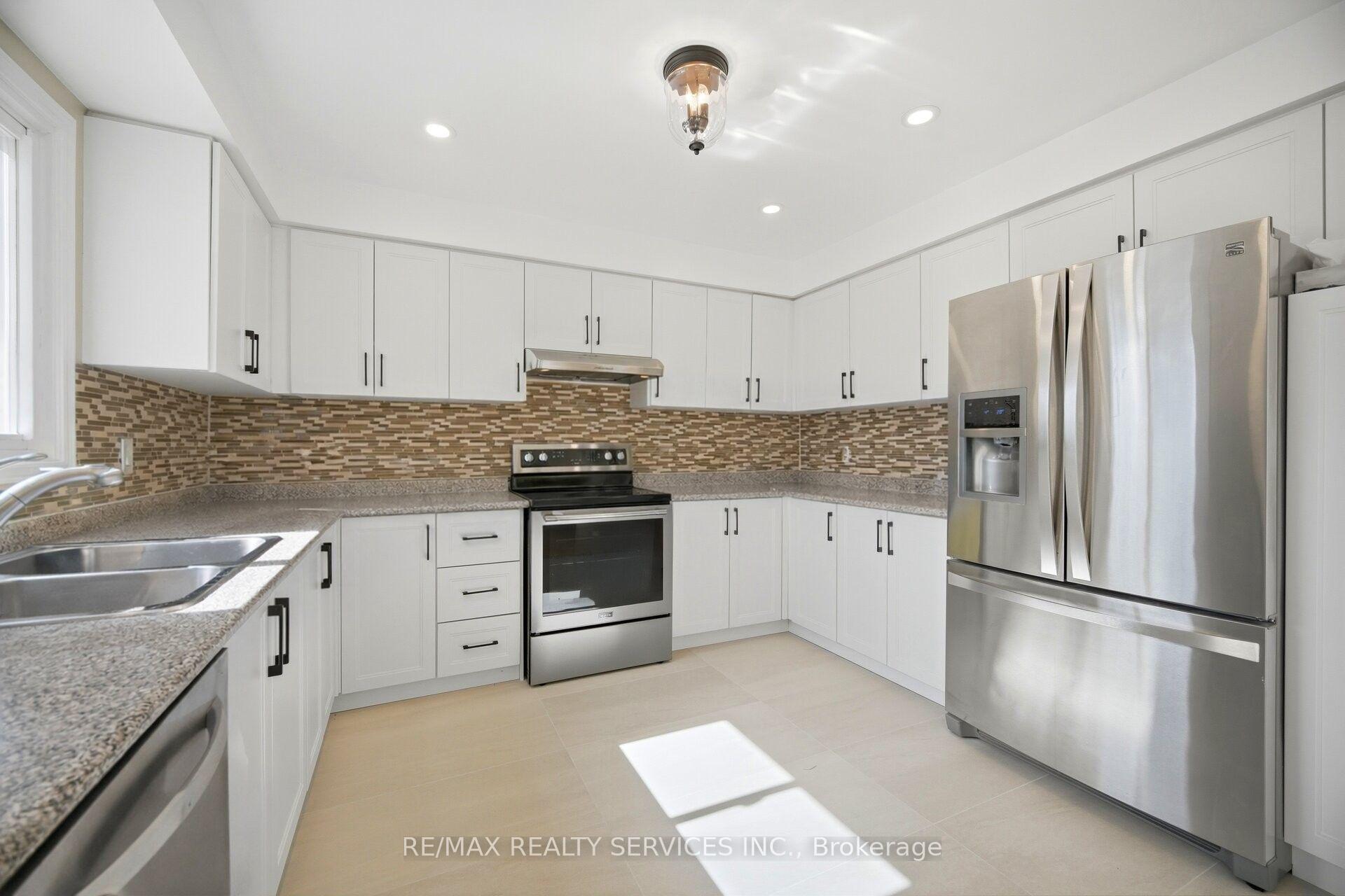 Photo 17 of 23 Newbury Crescent, Brampton, Westgate — HOMEH