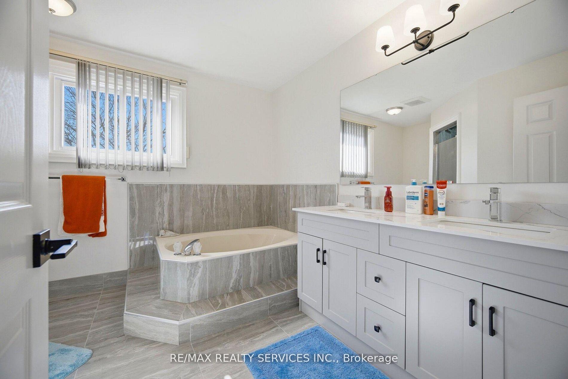 Photo 33 of 23 Newbury Crescent, Brampton, Westgate — HOMEH