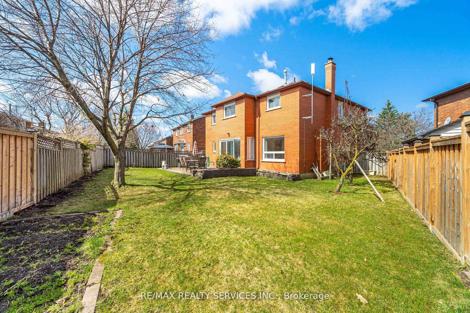 Photo 49 of 23 Newbury Crescent, Brampton, Westgate — HOMEH