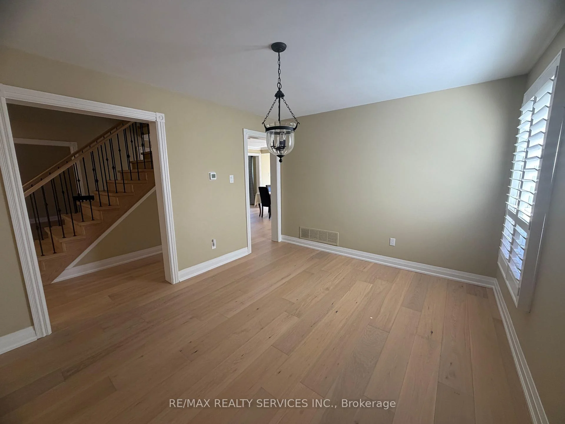 Photo 12 of 23 Newbury Crescent, Brampton, Westgate — HOMEH