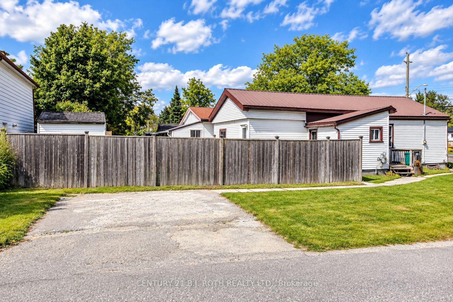 Photo 4 of 381 Forest Avenue S, Orillia — HOMEH