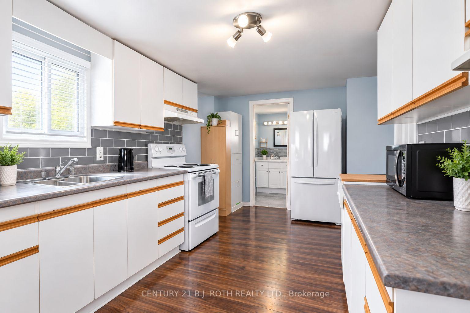 Photo 8 of 381 Forest Avenue S, Orillia — HOMEH