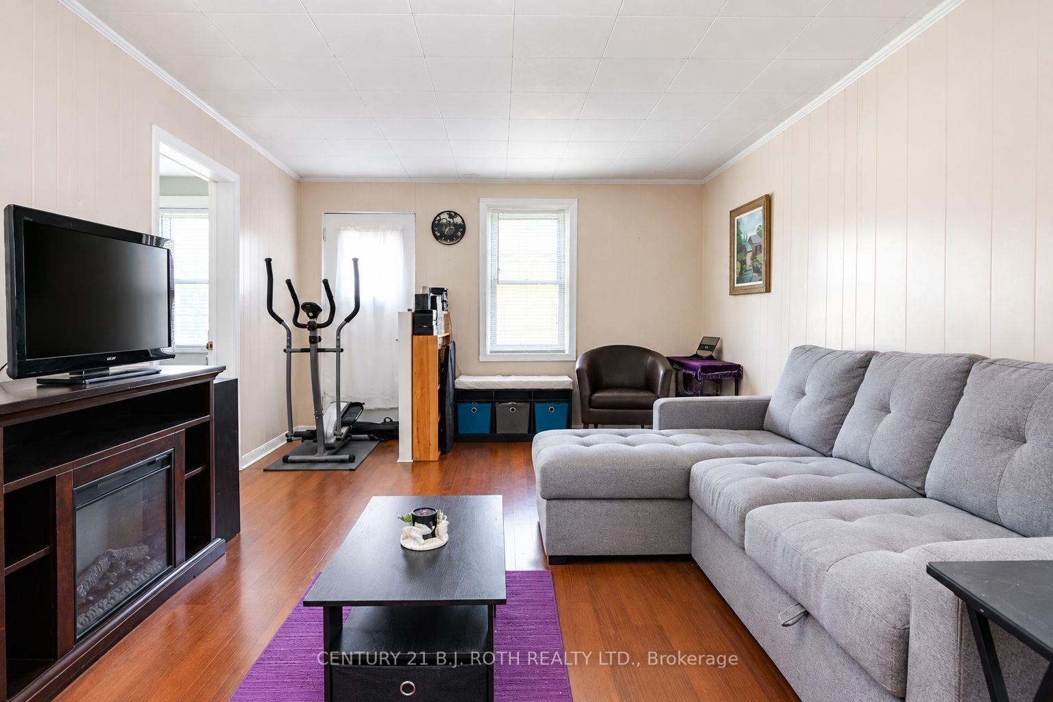 Photo 11 of 381 Forest Avenue S, Orillia — HOMEH
