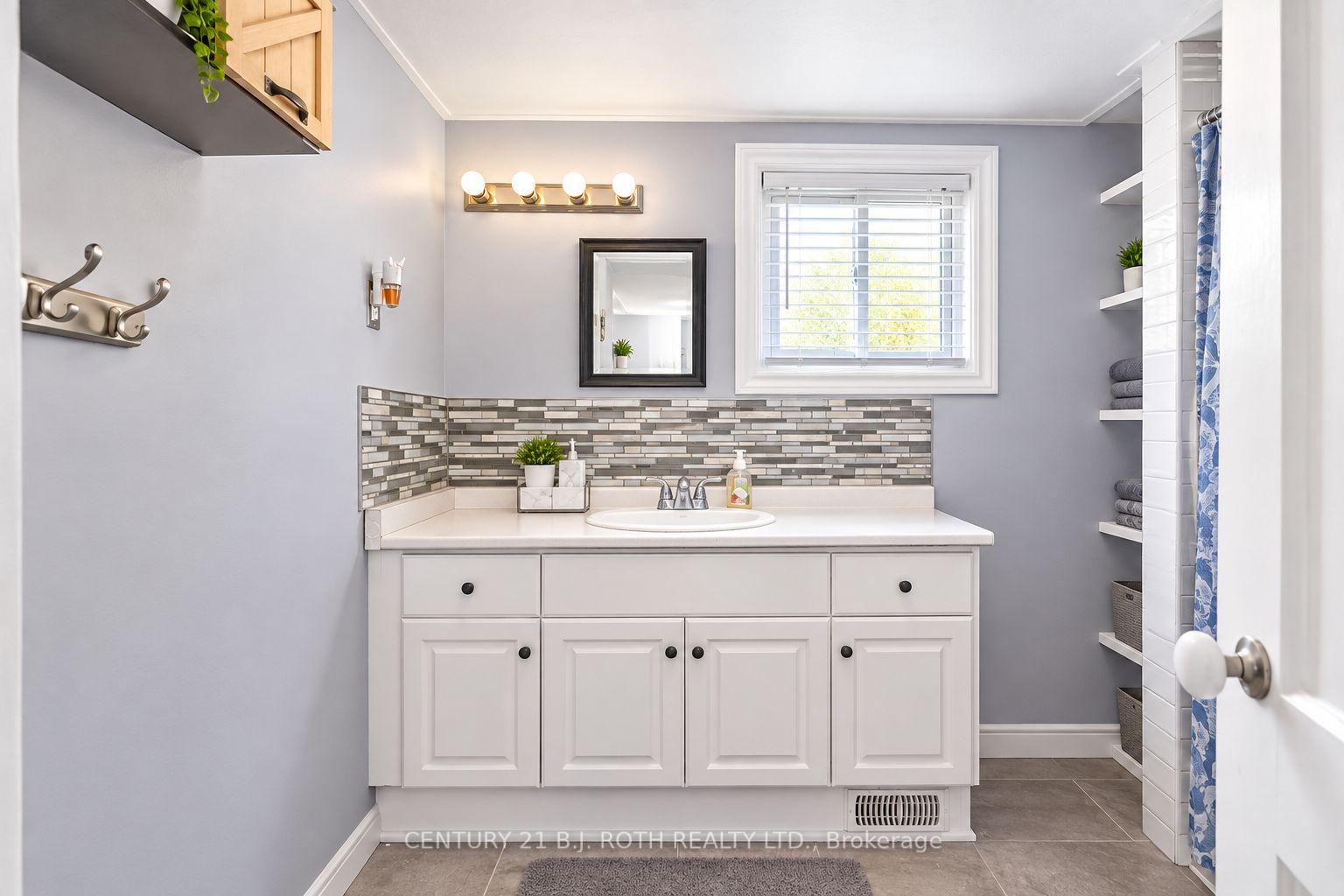 Photo 18 of 381 Forest Avenue S, Orillia — HOMEH