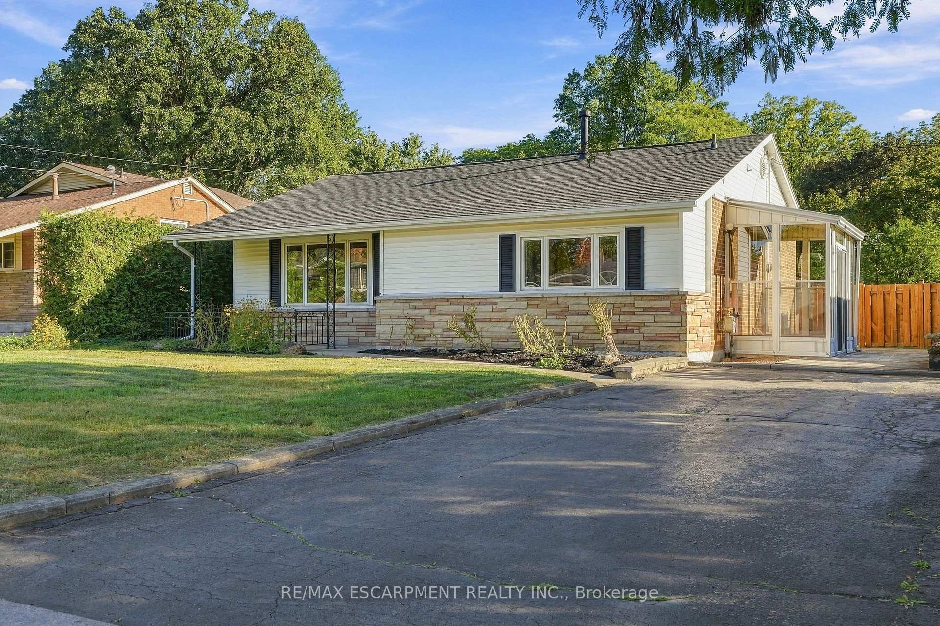 Photo of 1267 Dunbar Road