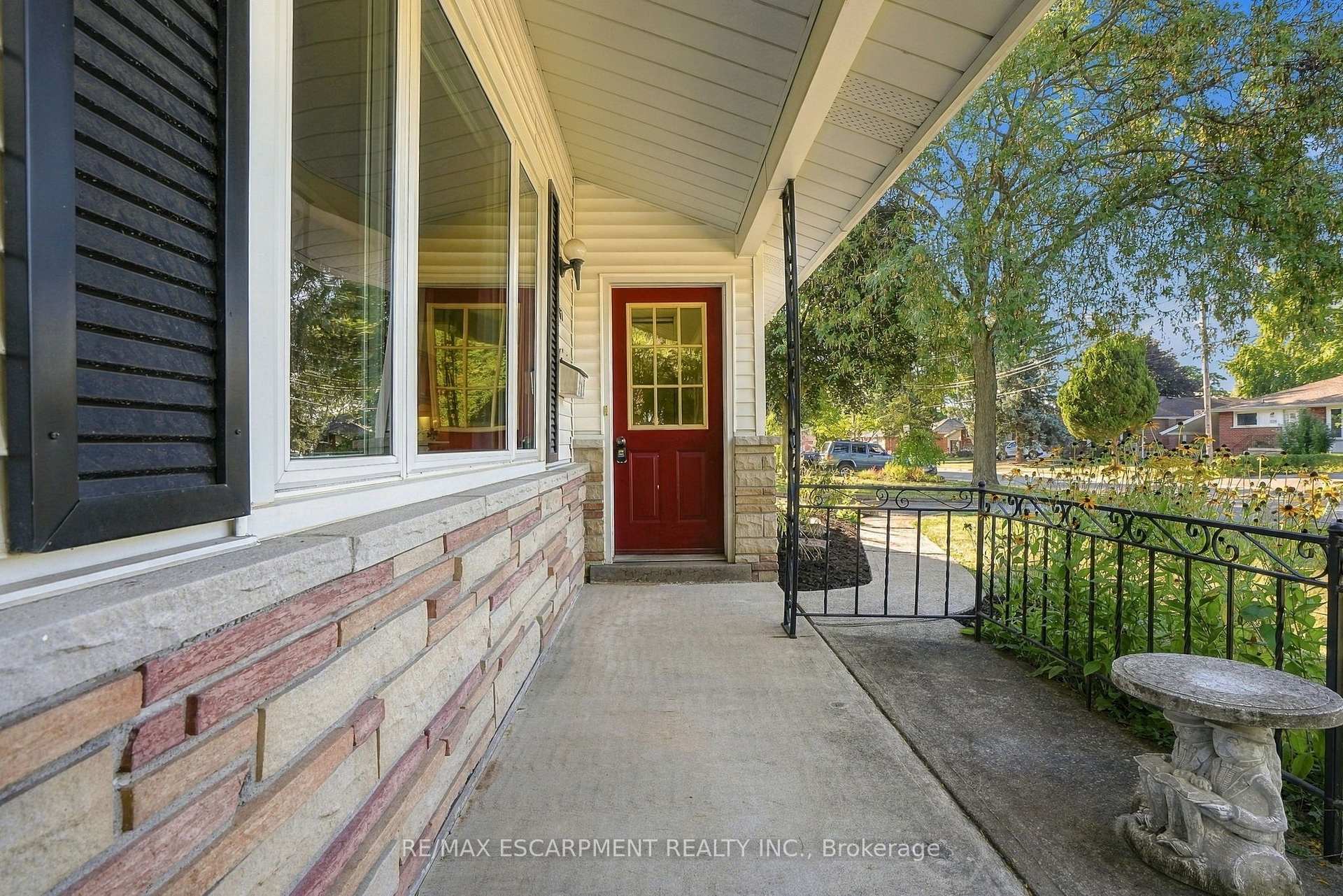 Photo 2 of 1267 Dunbar Road, Burlington, Mountainside — HOMEH