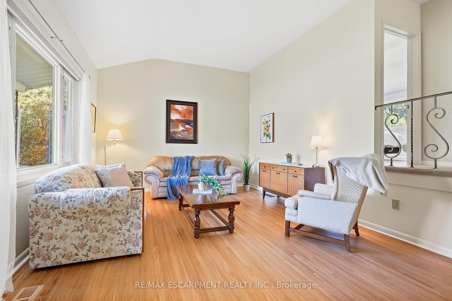 Photo 3 of 1267 Dunbar Road, Burlington, Mountainside — HOMEH