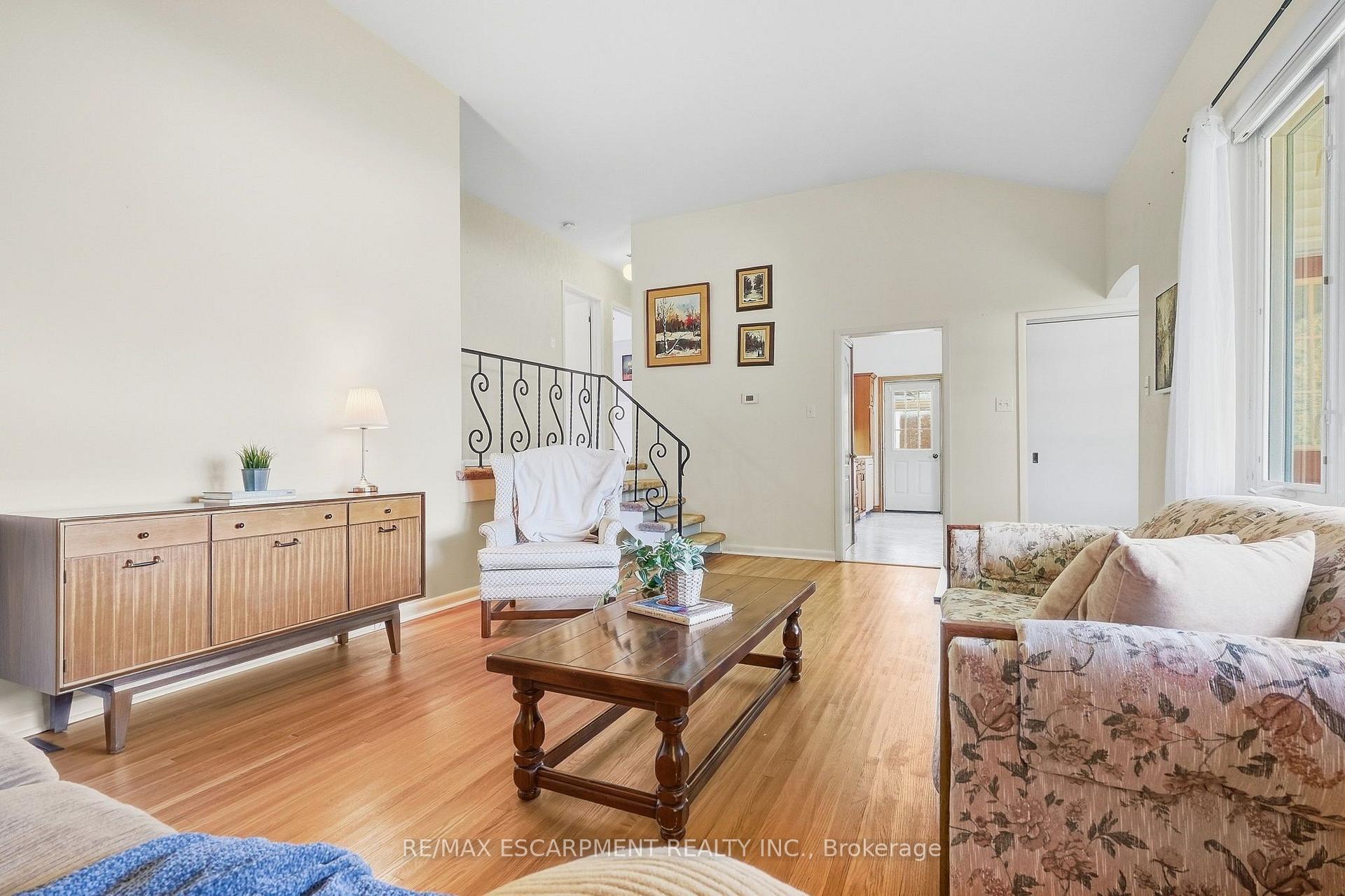 Photo 4 of 1267 Dunbar Road, Burlington, Mountainside — HOMEH