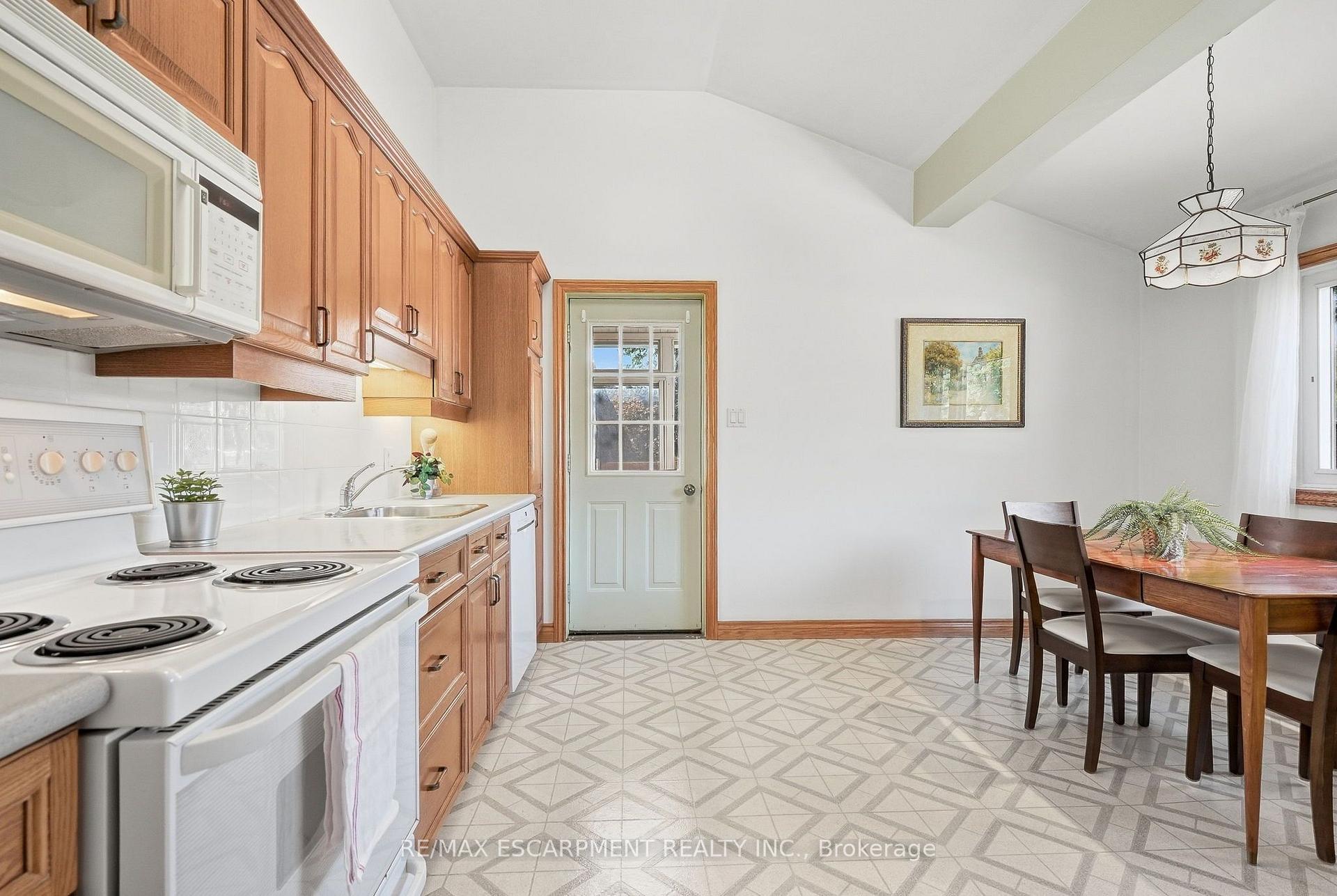 Photo 6 of 1267 Dunbar Road, Burlington, Mountainside — HOMEH