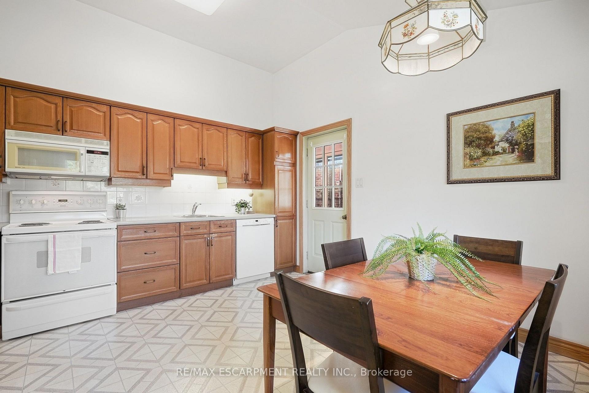 Photo 9 of 1267 Dunbar Road, Burlington, Mountainside — HOMEH
