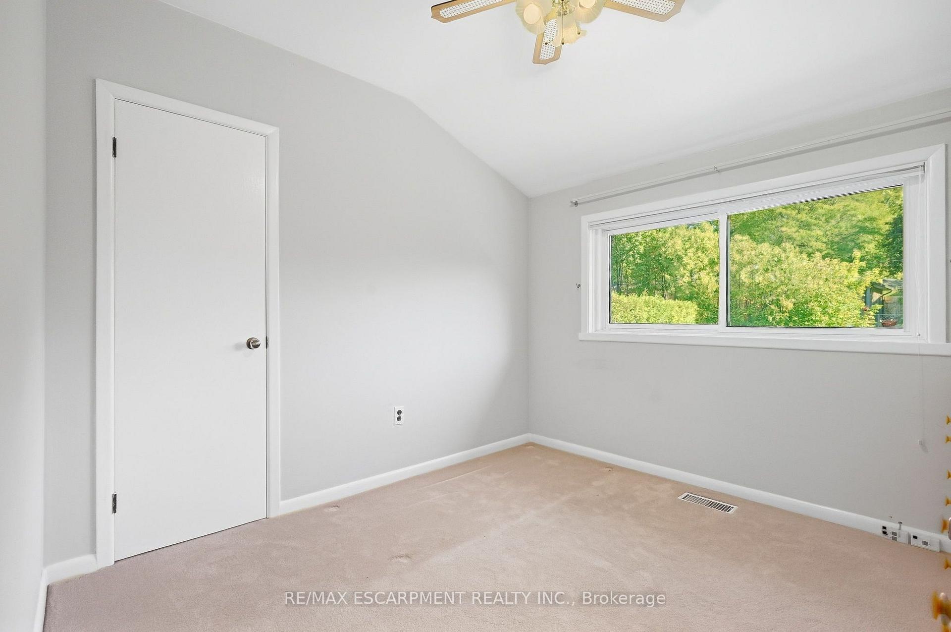 Photo 14 of 1267 Dunbar Road, Burlington, Mountainside — HOMEH