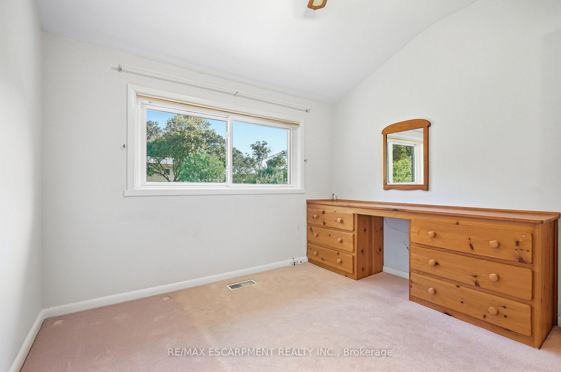 Photo 15 of 1267 Dunbar Road, Burlington, Mountainside — HOMEH