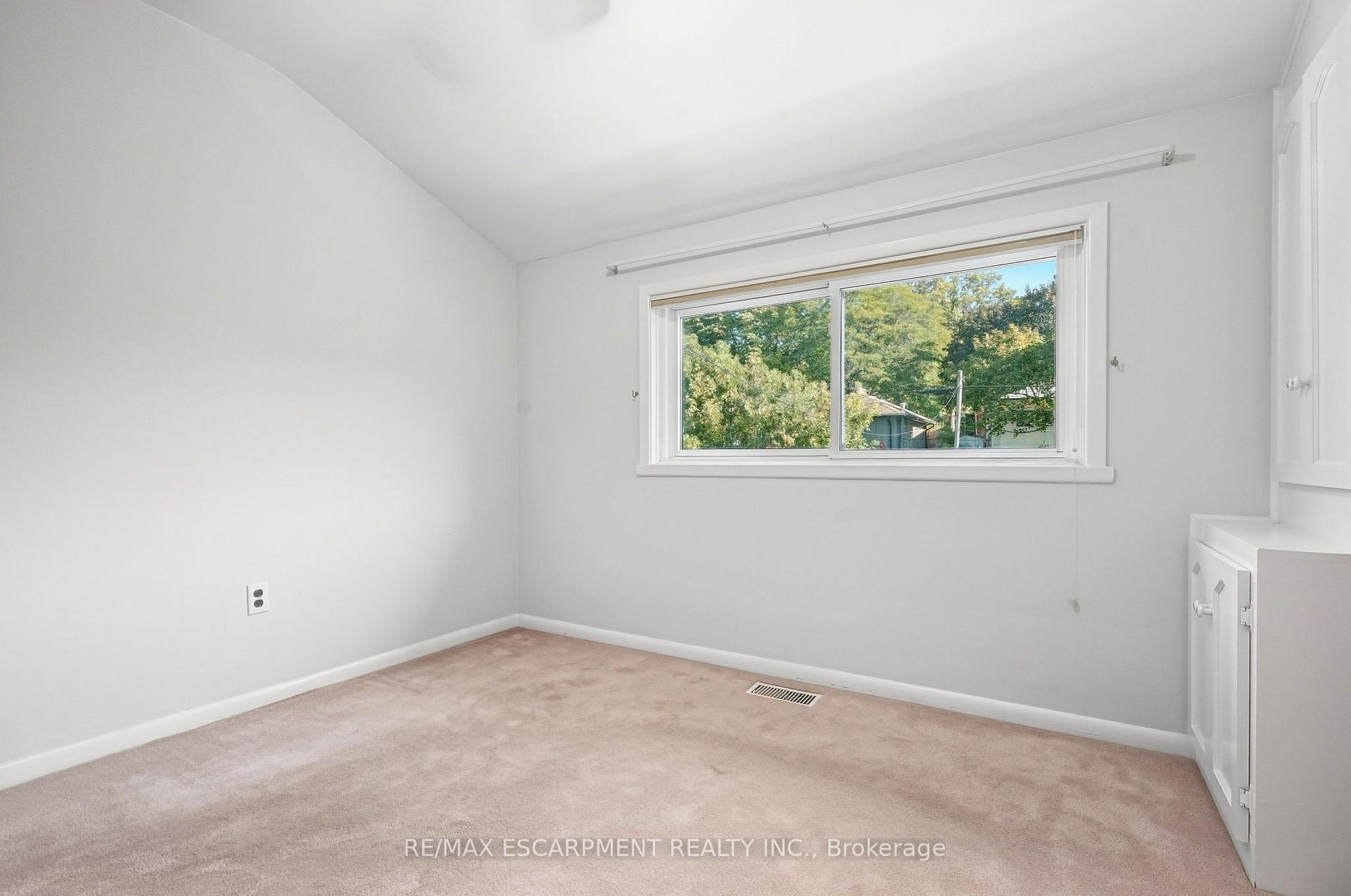 Photo 17 of 1267 Dunbar Road, Burlington, Mountainside — HOMEH