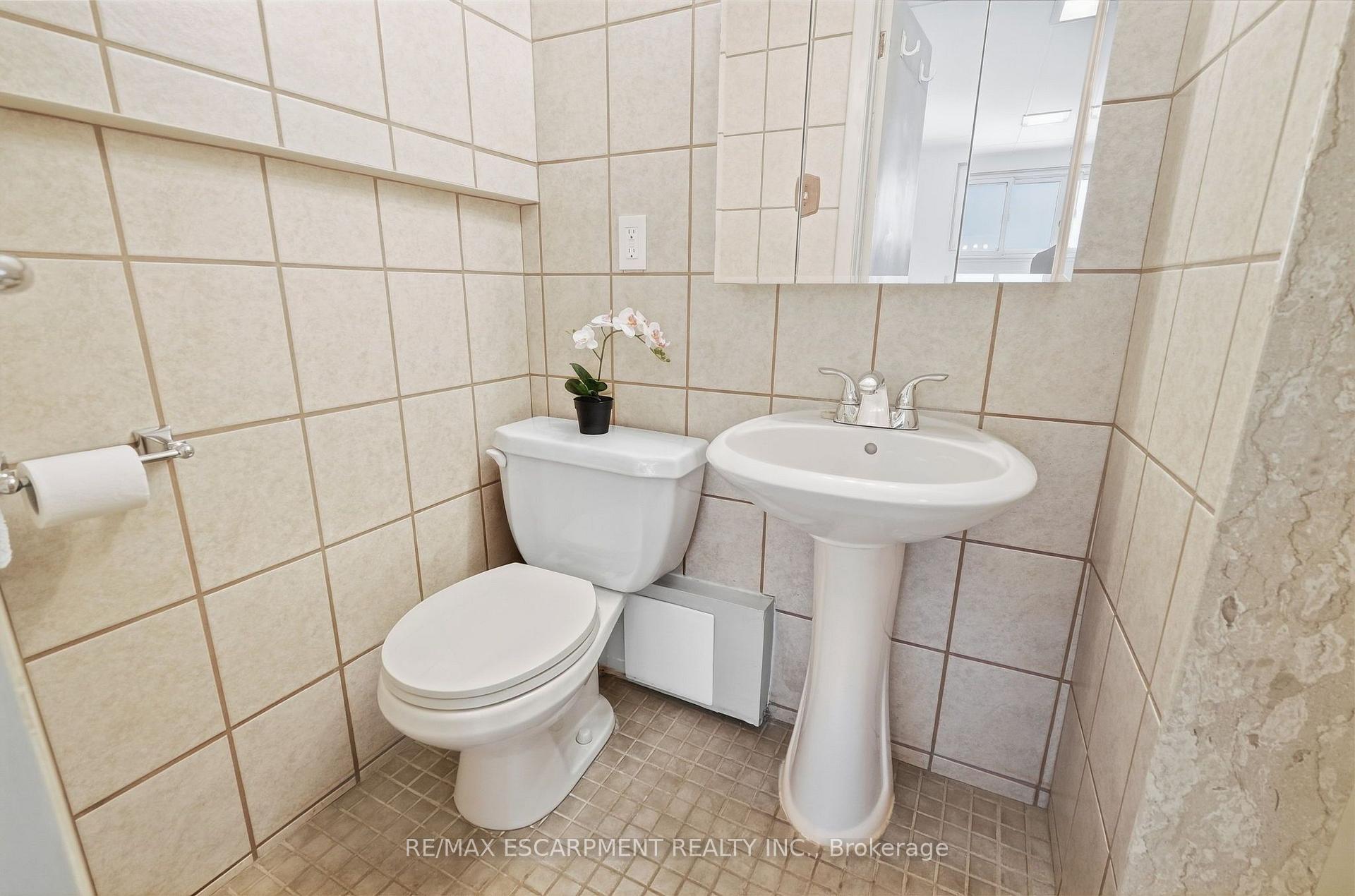 Photo 21 of 1267 Dunbar Road, Burlington, Mountainside — HOMEH
