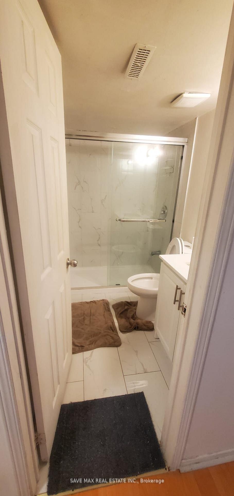 Photo 3 of Unit Bsmt, 36 Smithers Crescent, Brampton, Brampton South — HOMEH