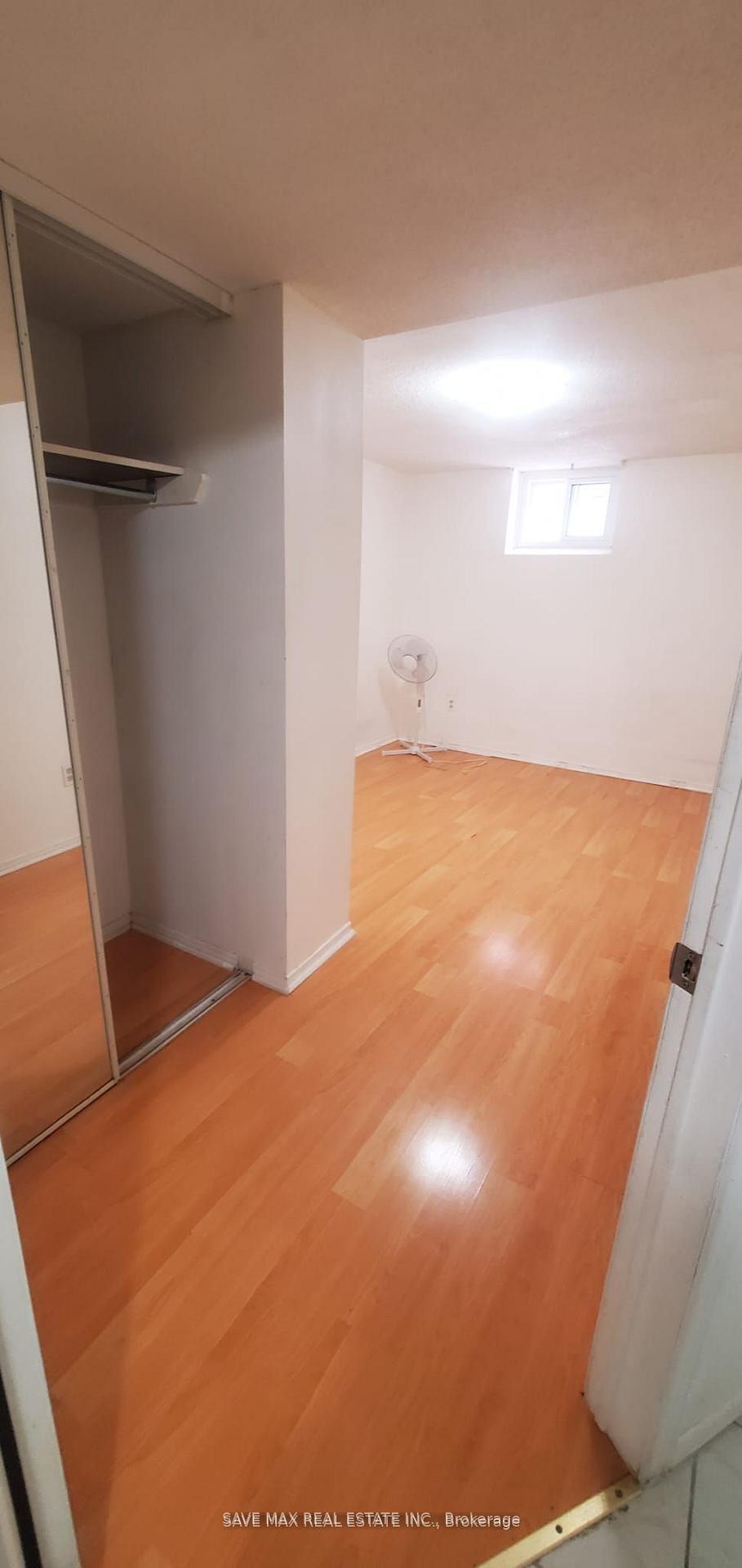 Photo 4 of Unit Bsmt, 36 Smithers Crescent, Brampton, Brampton South — HOMEH