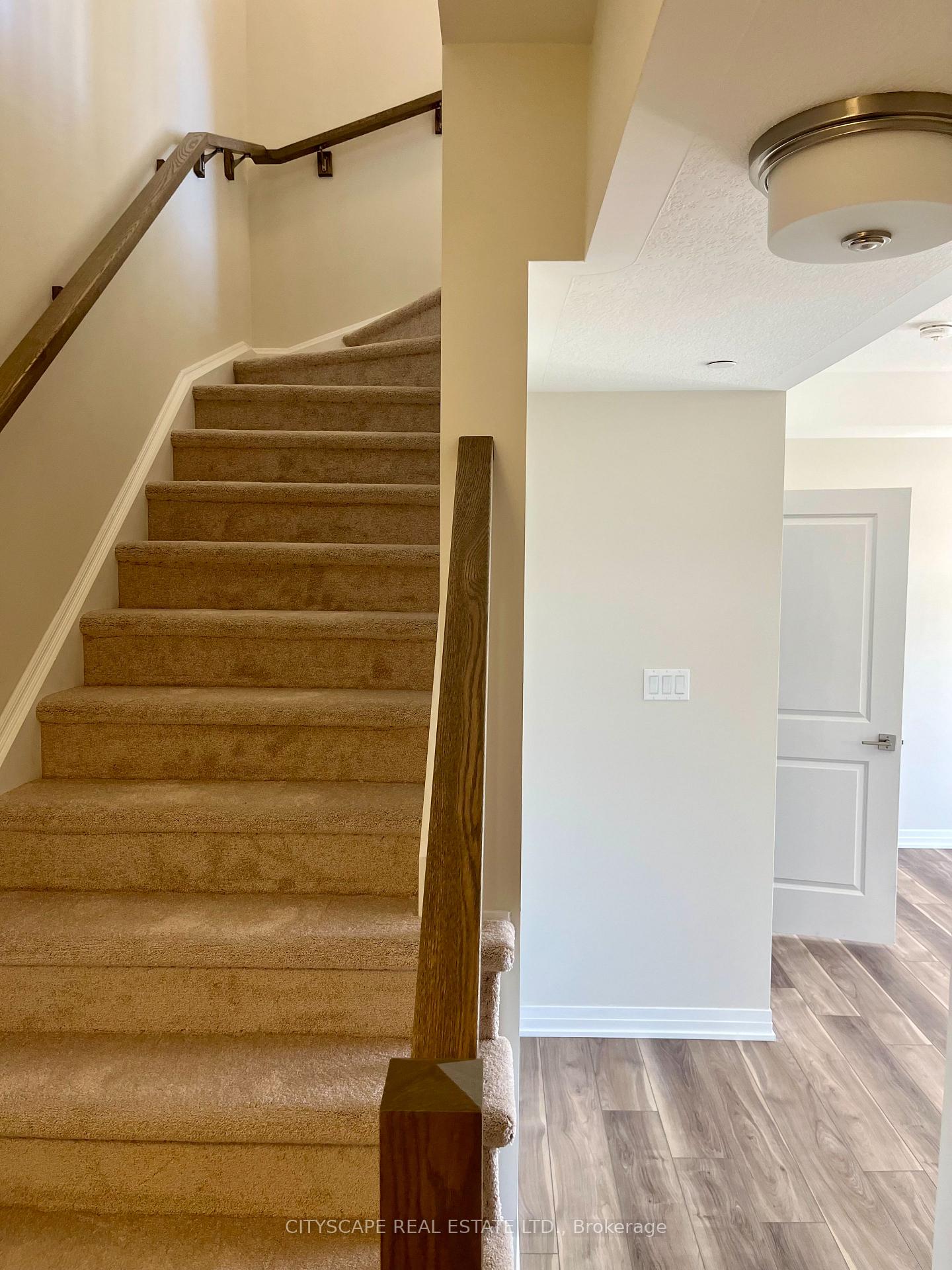 Photo 9 of 941 North Waterdown Drive, Hamilton, Waterdown — HOMEH