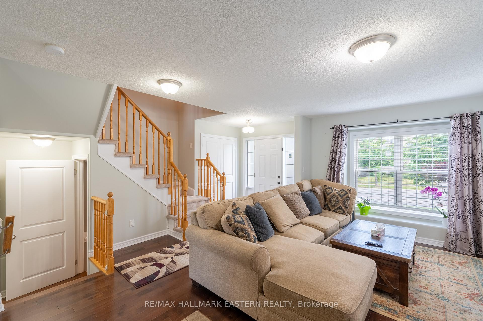 Photo 9 of 247 Bowen Drive, Peterborough, Northcrest Ward 5 — HOMEH