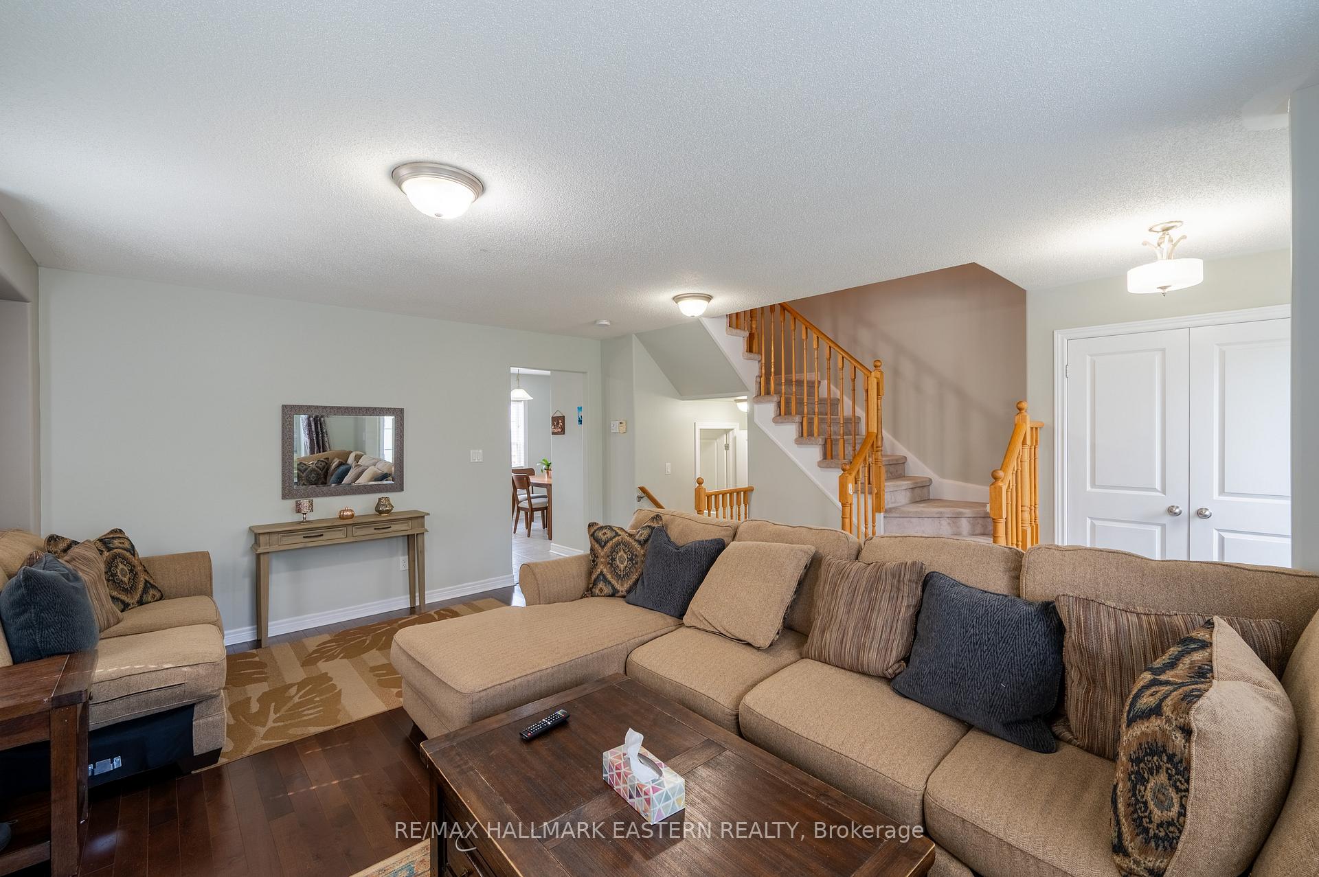 Photo 10 of 247 Bowen Drive, Peterborough, Northcrest Ward 5 — HOMEH