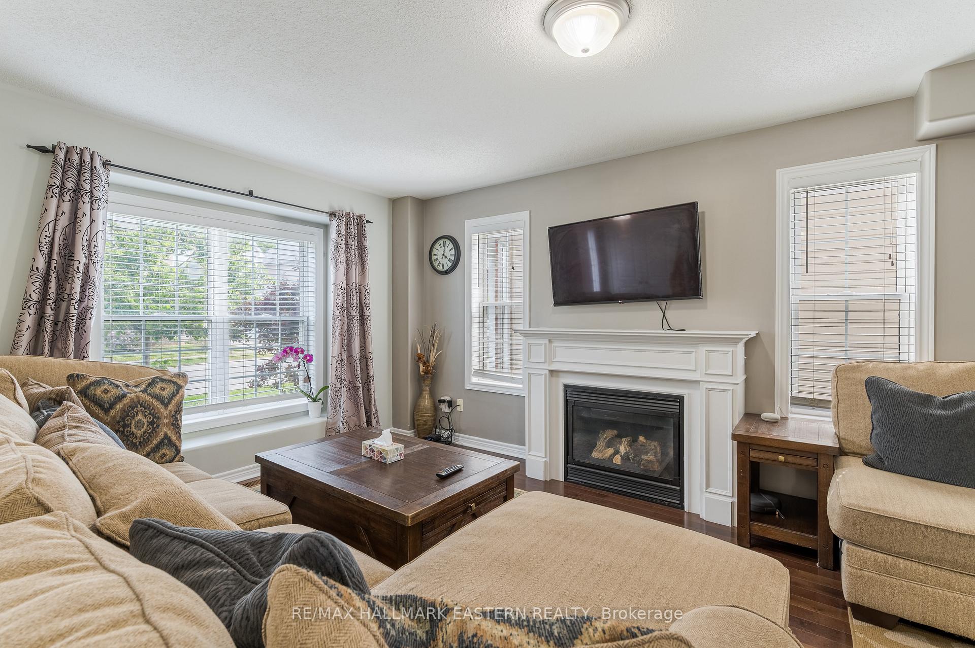 Photo 11 of 247 Bowen Drive, Peterborough, Northcrest Ward 5 — HOMEH