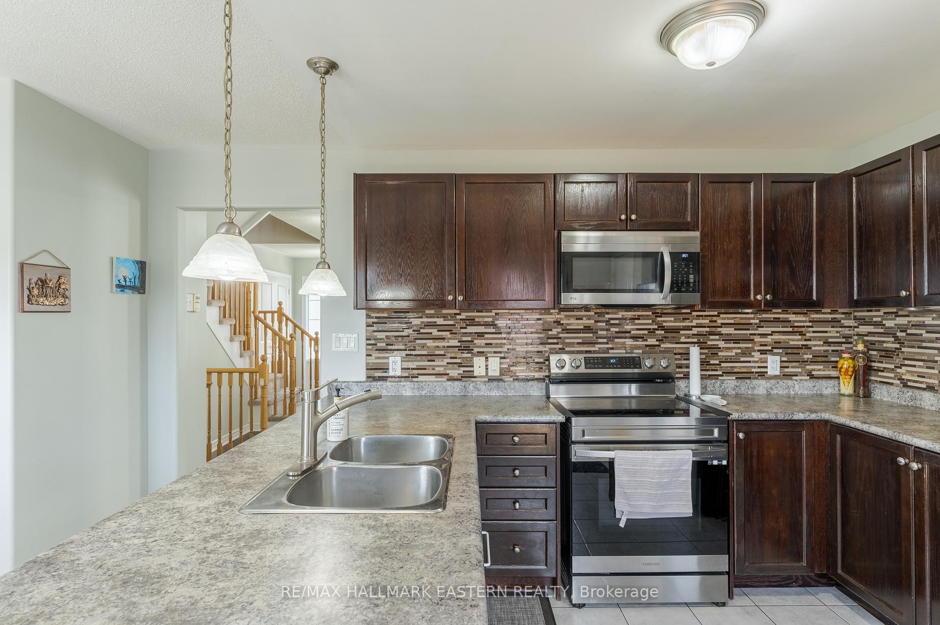 Photo 16 of 247 Bowen Drive, Peterborough, Northcrest Ward 5 — HOMEH