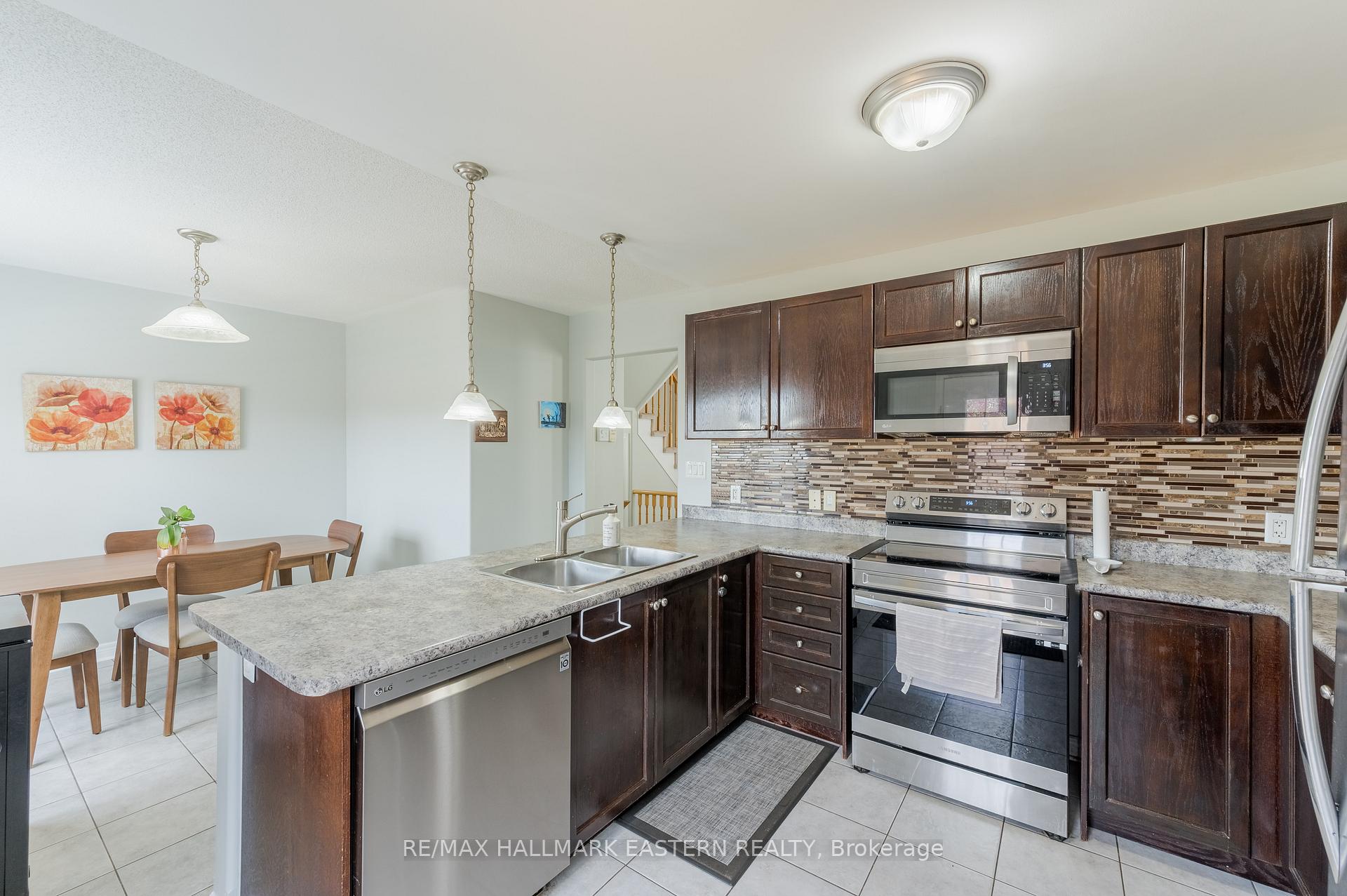 Photo 17 of 247 Bowen Drive, Peterborough, Northcrest Ward 5 — HOMEH