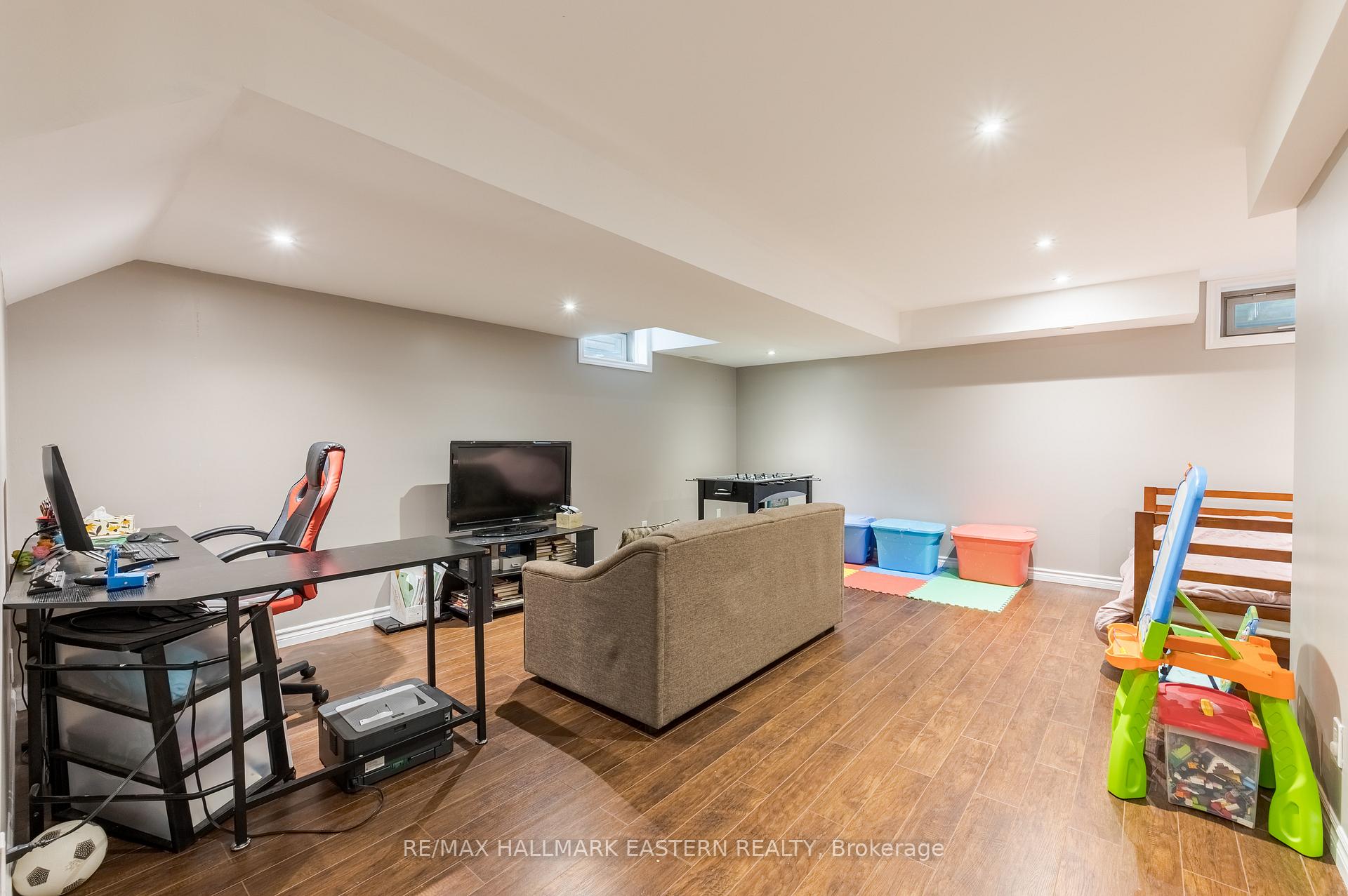 Photo 36 of 247 Bowen Drive, Peterborough, Northcrest Ward 5 — HOMEH