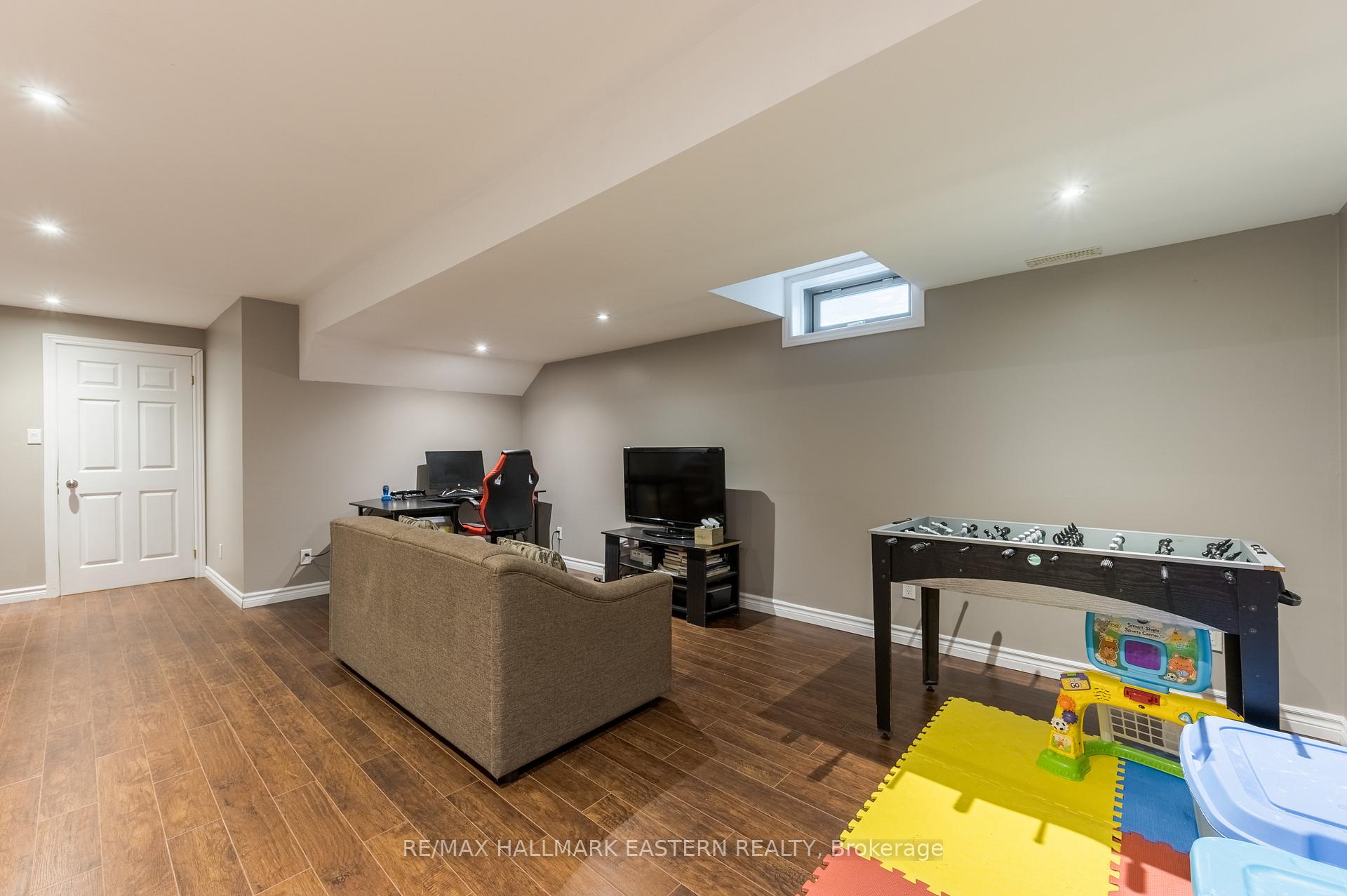 Photo 37 of 247 Bowen Drive, Peterborough, Northcrest Ward 5 — HOMEH