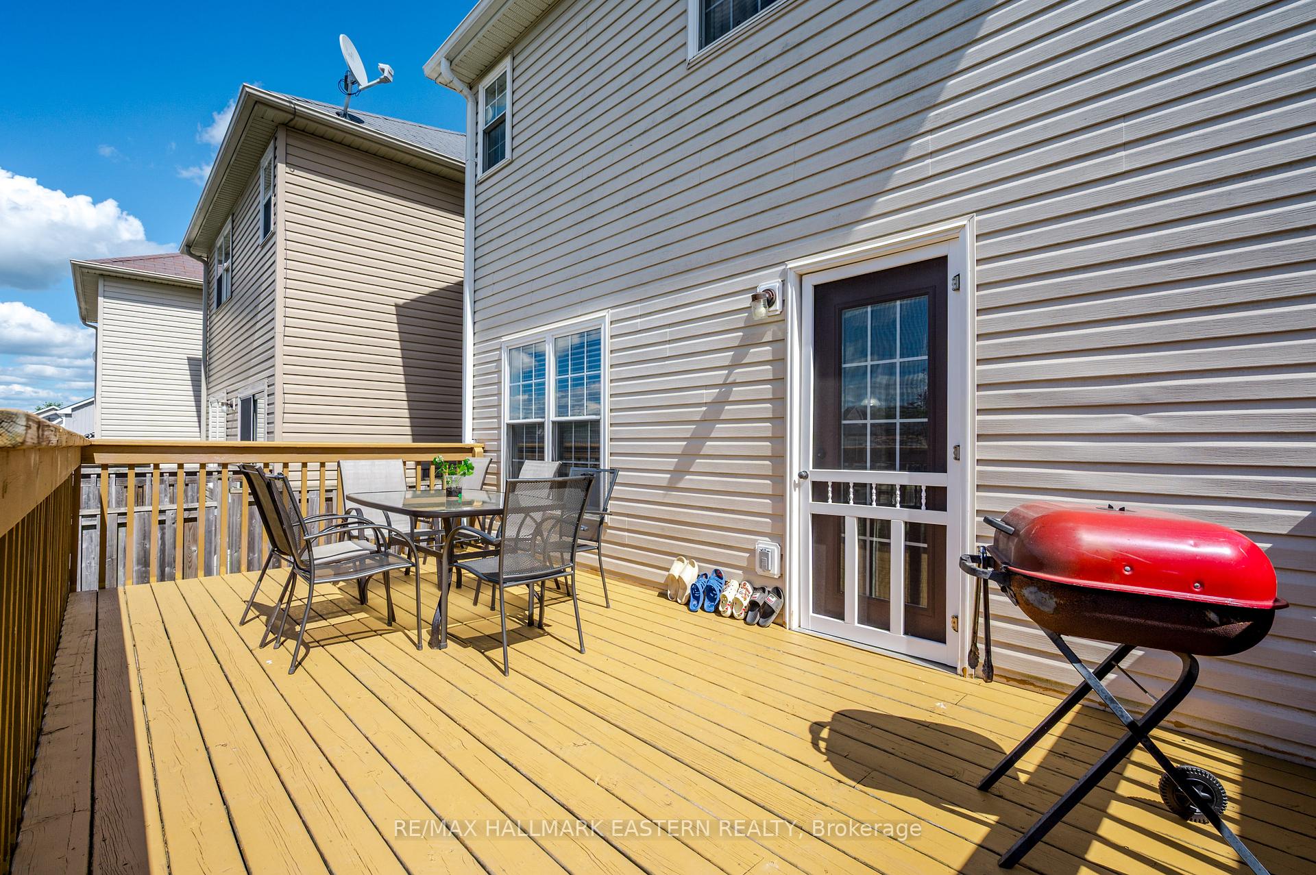 Photo 40 of 247 Bowen Drive, Peterborough, Northcrest Ward 5 — HOMEH