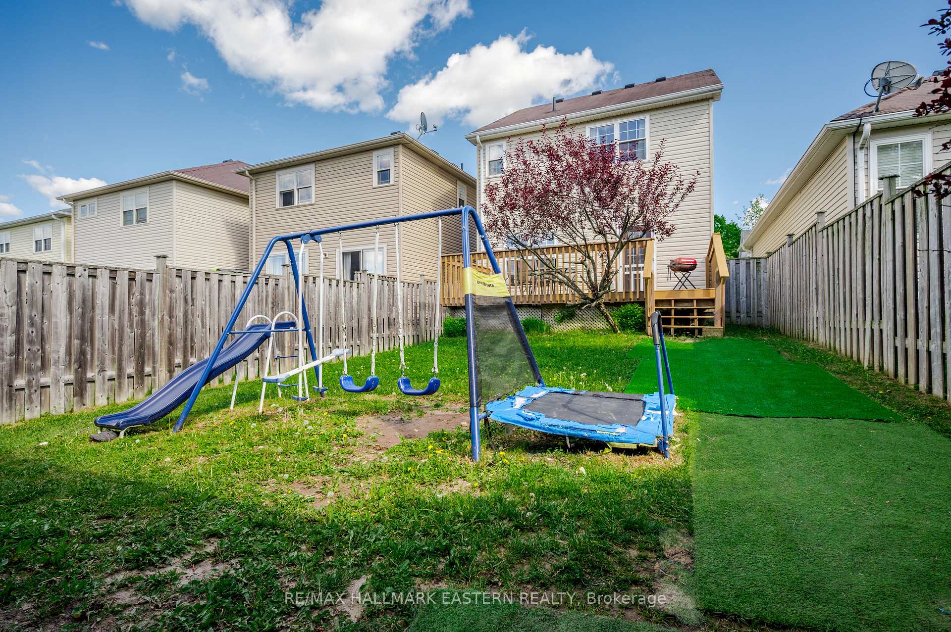 Photo 41 of 247 Bowen Drive, Peterborough, Northcrest Ward 5 — HOMEH