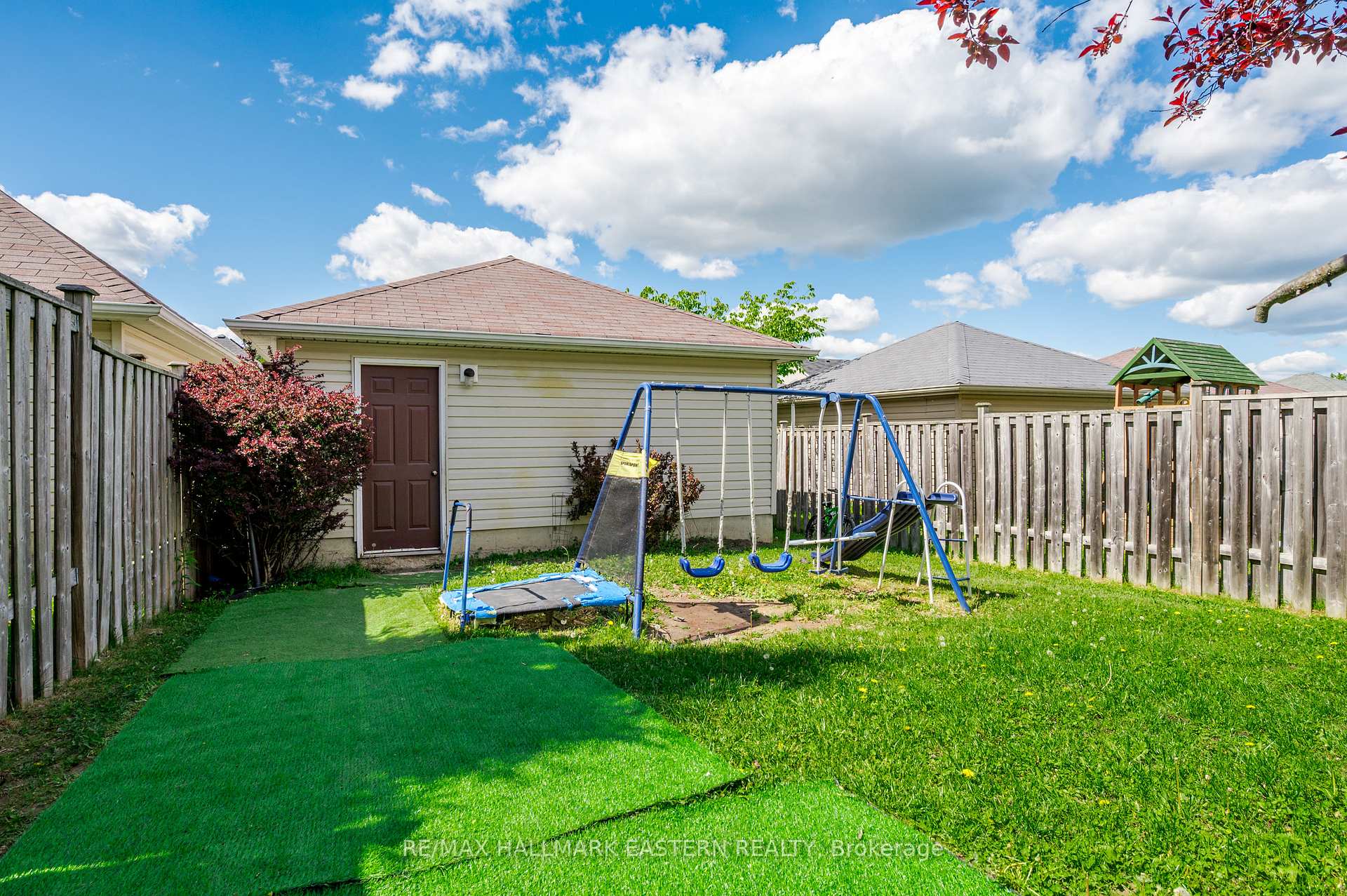 Photo 44 of 247 Bowen Drive, Peterborough, Northcrest Ward 5 — HOMEH