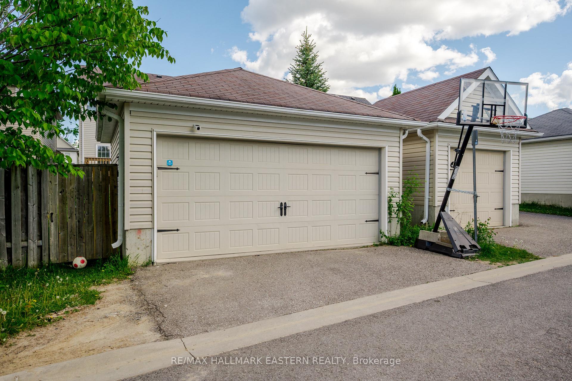 Photo 46 of 247 Bowen Drive, Peterborough, Northcrest Ward 5 — HOMEH